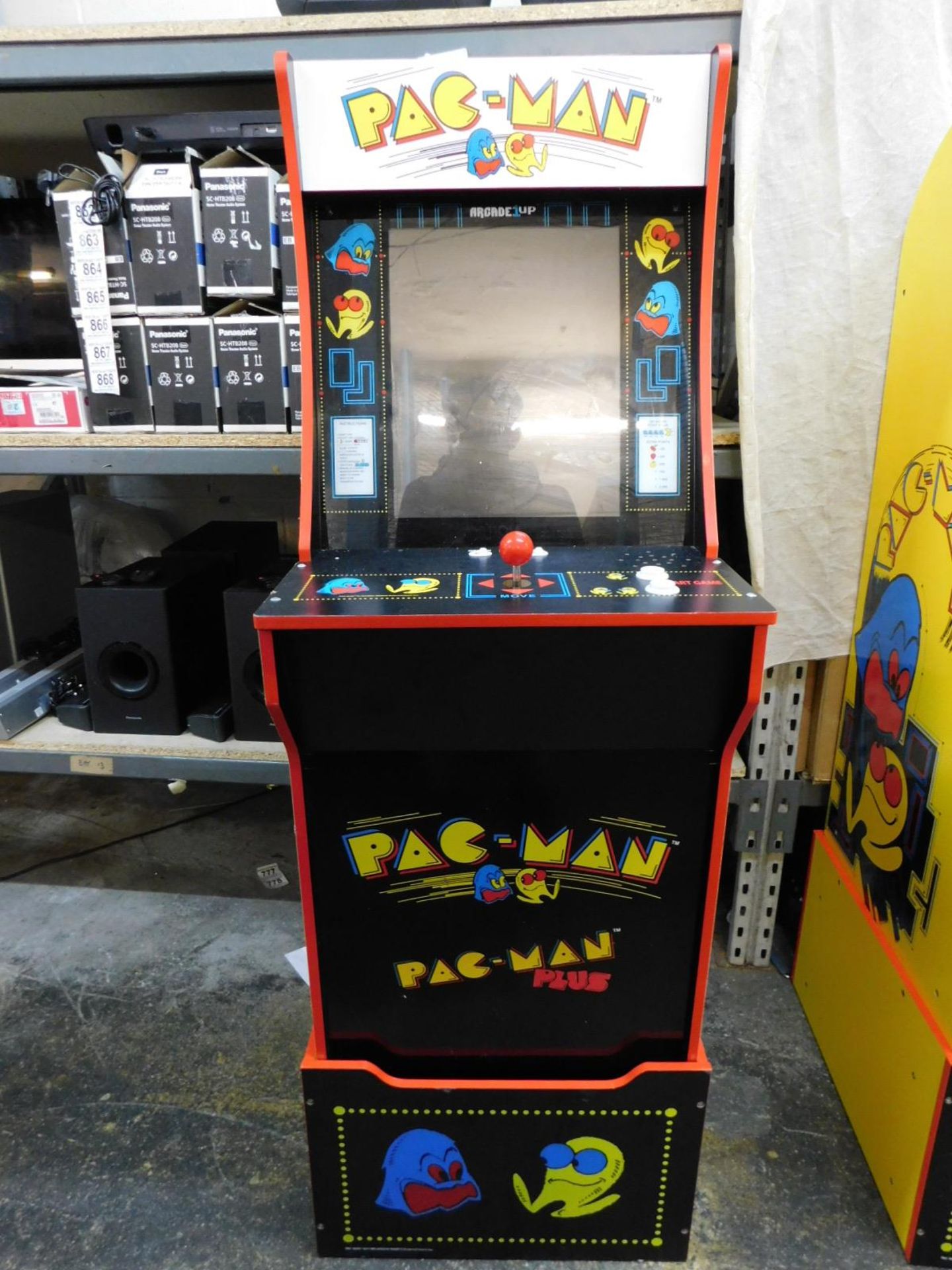 1 ARCADE 1UP PACMAN GAMING MACHINE WITH RISER RRP £399
