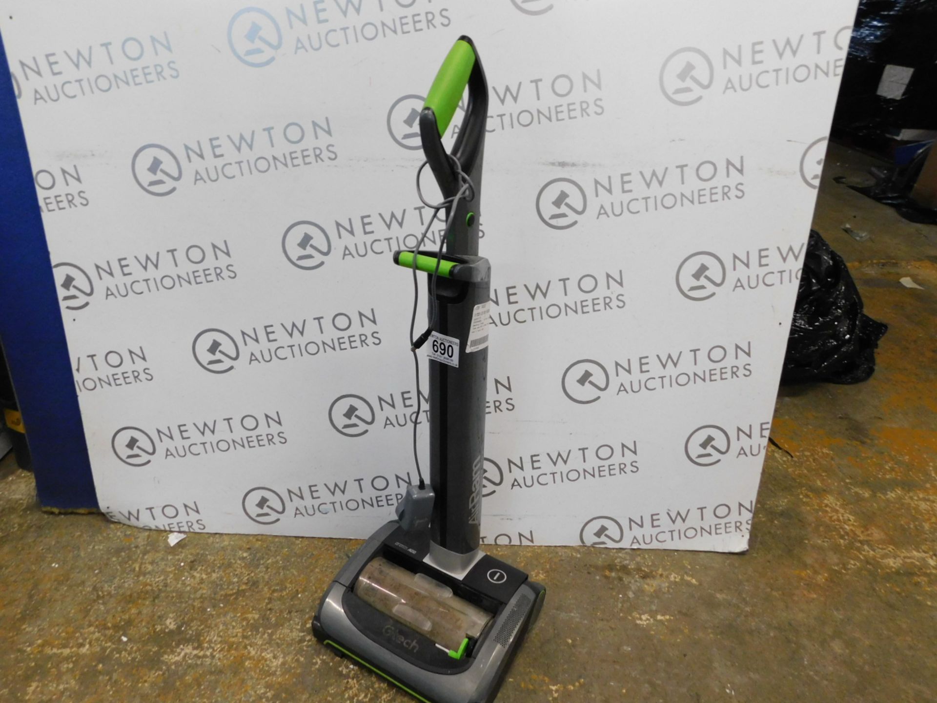 1 GTECH AIR RAM AR20 CORDLESS VACUUM CLEANER WITH CHARGER RRP £249