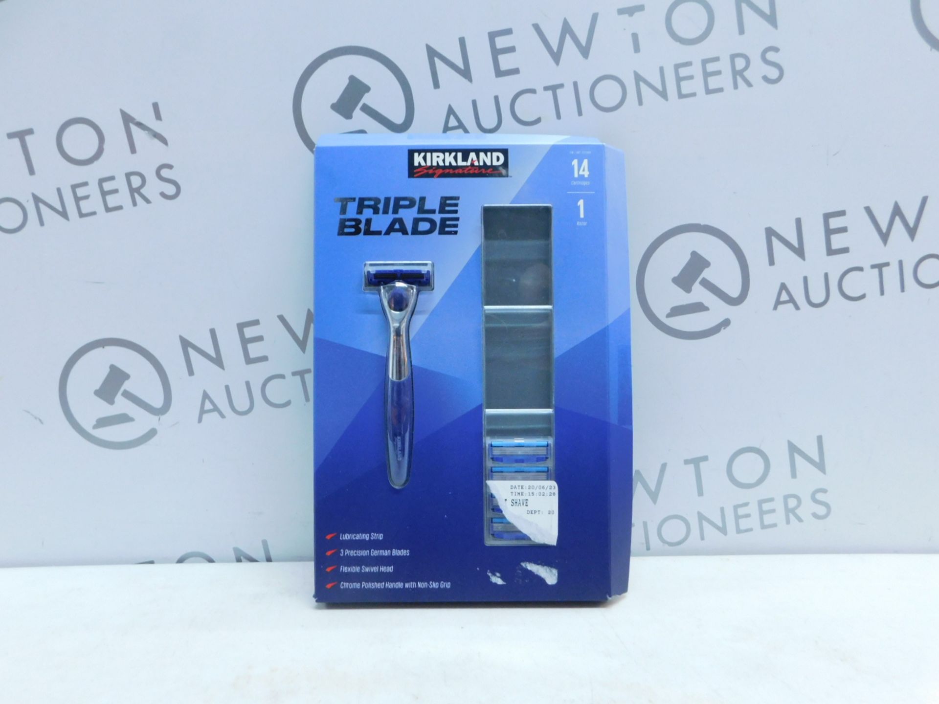 1 BOXED KIRKLAND SIGNATURE TRIPLE BLADE RAZOR WITH 4 BLADES RRP Â£19.99