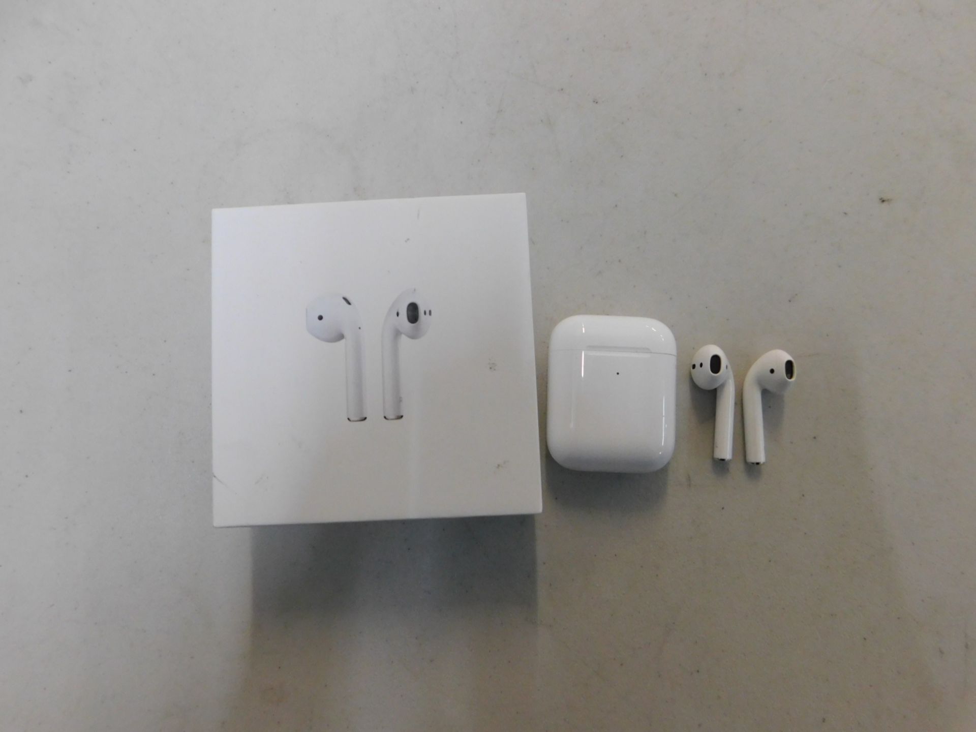 1 BOXED PAIR OF APPLE AIRPODS 2 BLUETOOTH EARPHONES WITH WIRELESS CHARGING CASE RRP Â£199.99