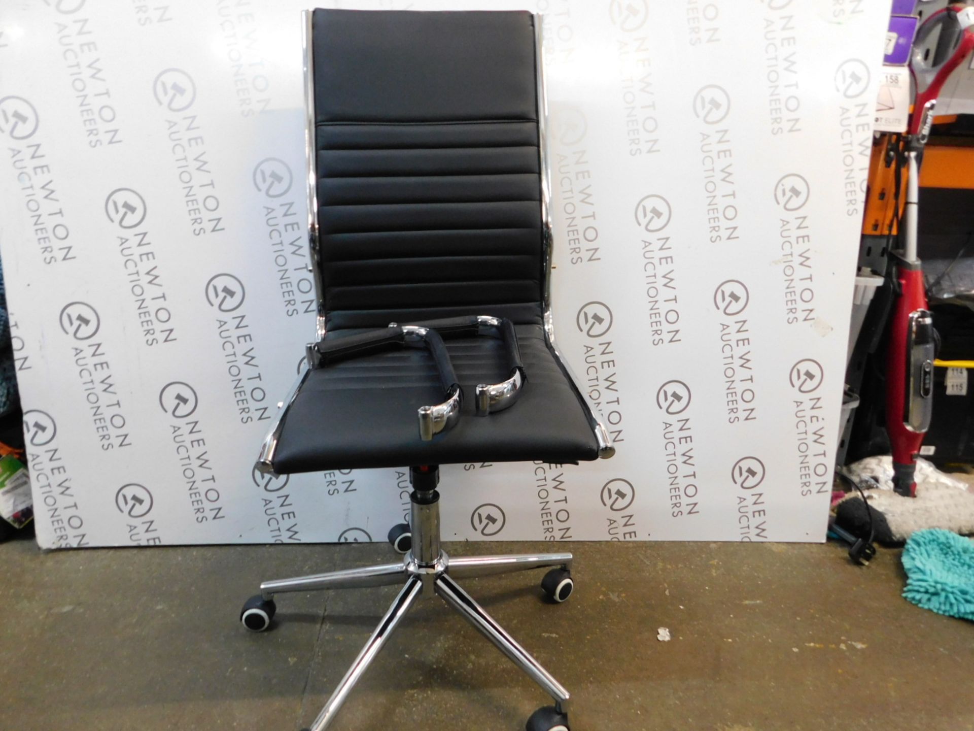 1 ITALIAN LEATHER BLACK BONDED GAS LIFT MANAGERS CHAIR RRP Â£179.99 (NO SCREWS)