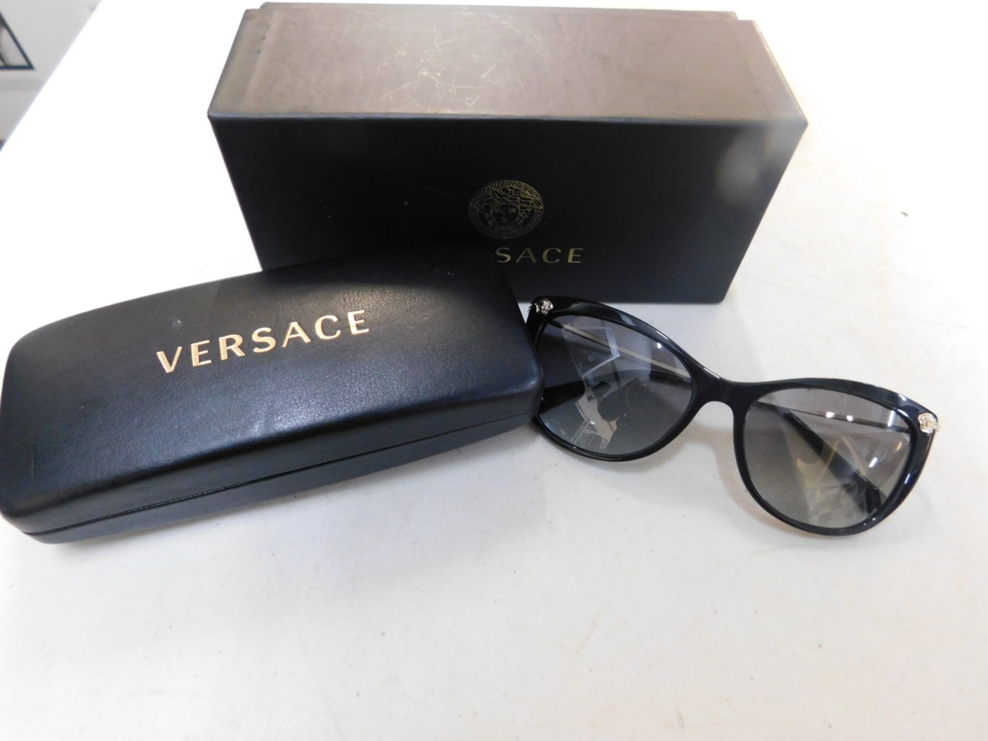 1 BOXED PAIR OF VERSACE LADIES SUNGLASSES MODEL 4345-B RRP Â£199