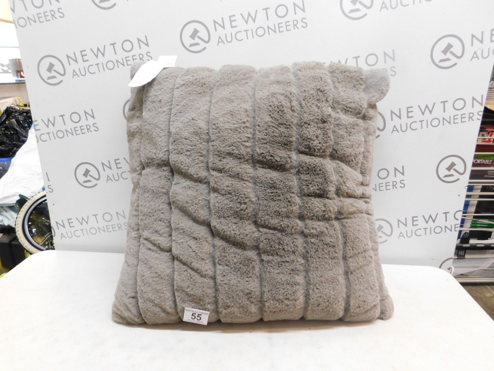 1 ARLEE HOME FASHION LARGE GREY CUSHION RRP Â£29.99