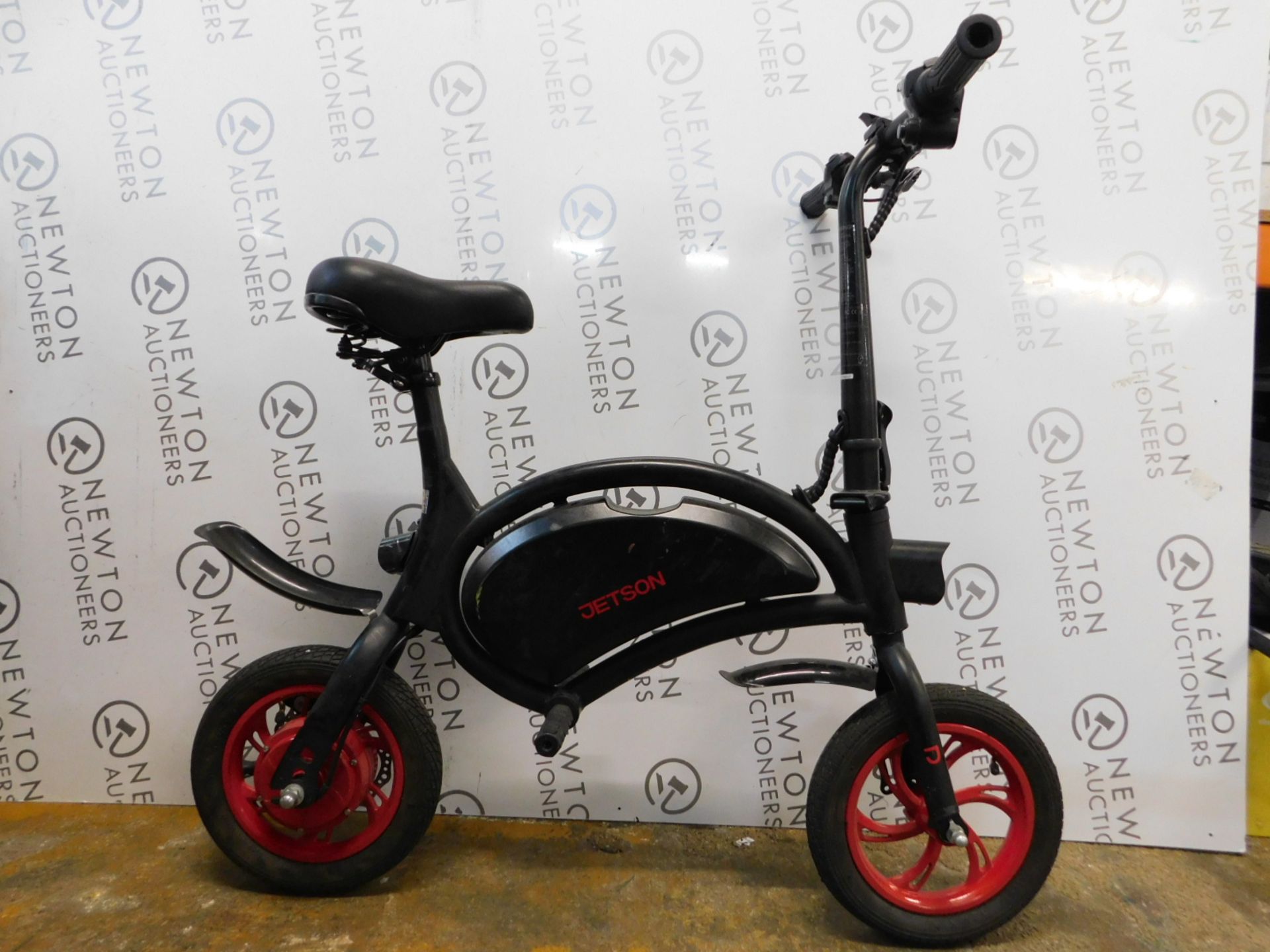 1 JETSON BOLT FOLDING ELECTRIC RIDE-ON SCOOTER (NO CHARGER) RRP Â£399
