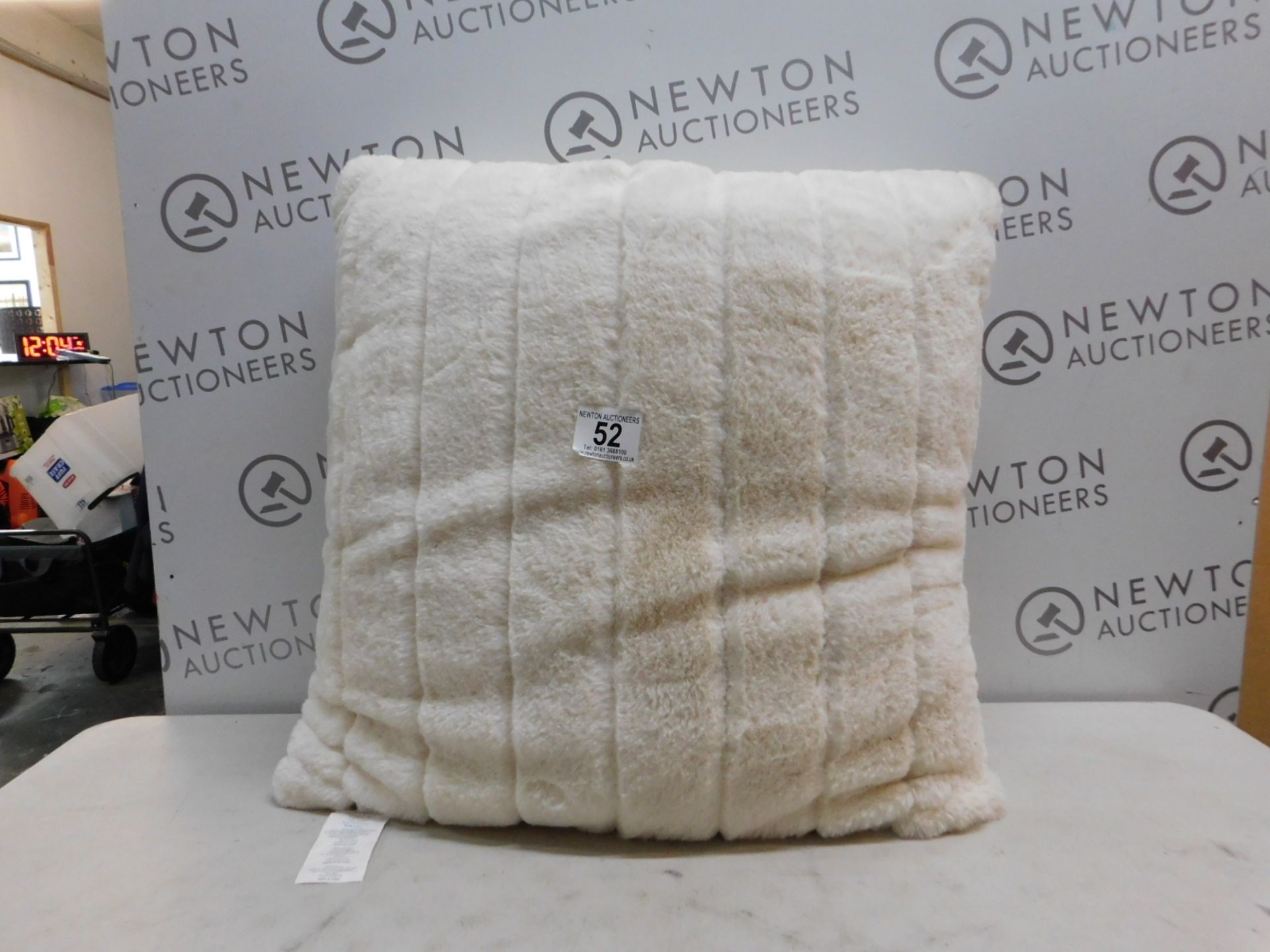 1 ARLEE HOME FASHION LARGE BEIGE CUSHION RRP Â£29.99