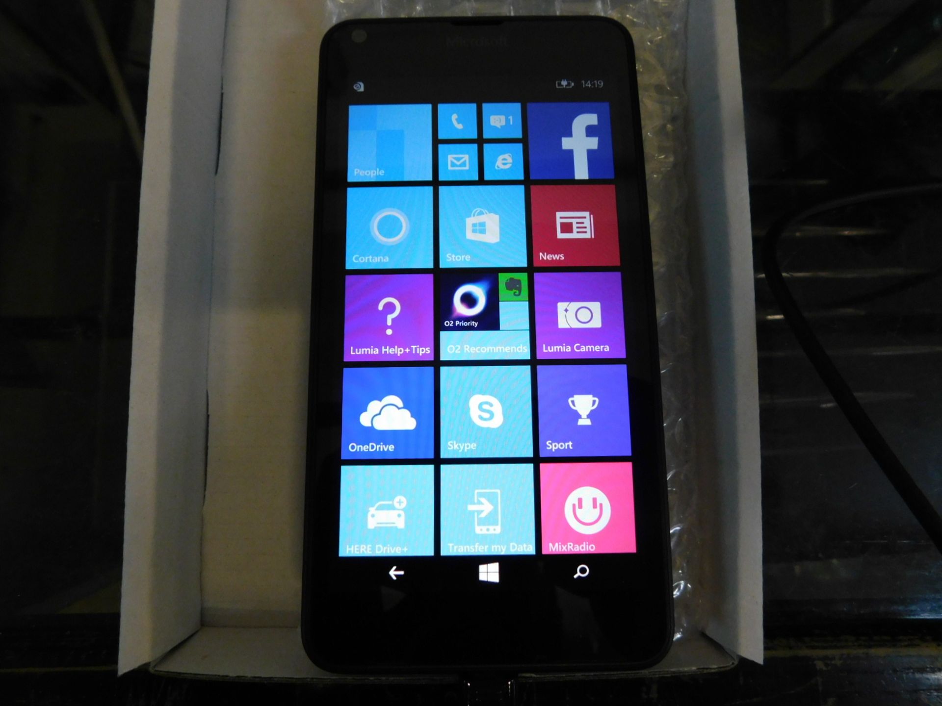 1 MICROSOFT LUMIA 640 LTE 8GB IN BLACK RRP Â£49.99 (SELLER REFURBISHED, WORKING, CHARGING CABLE