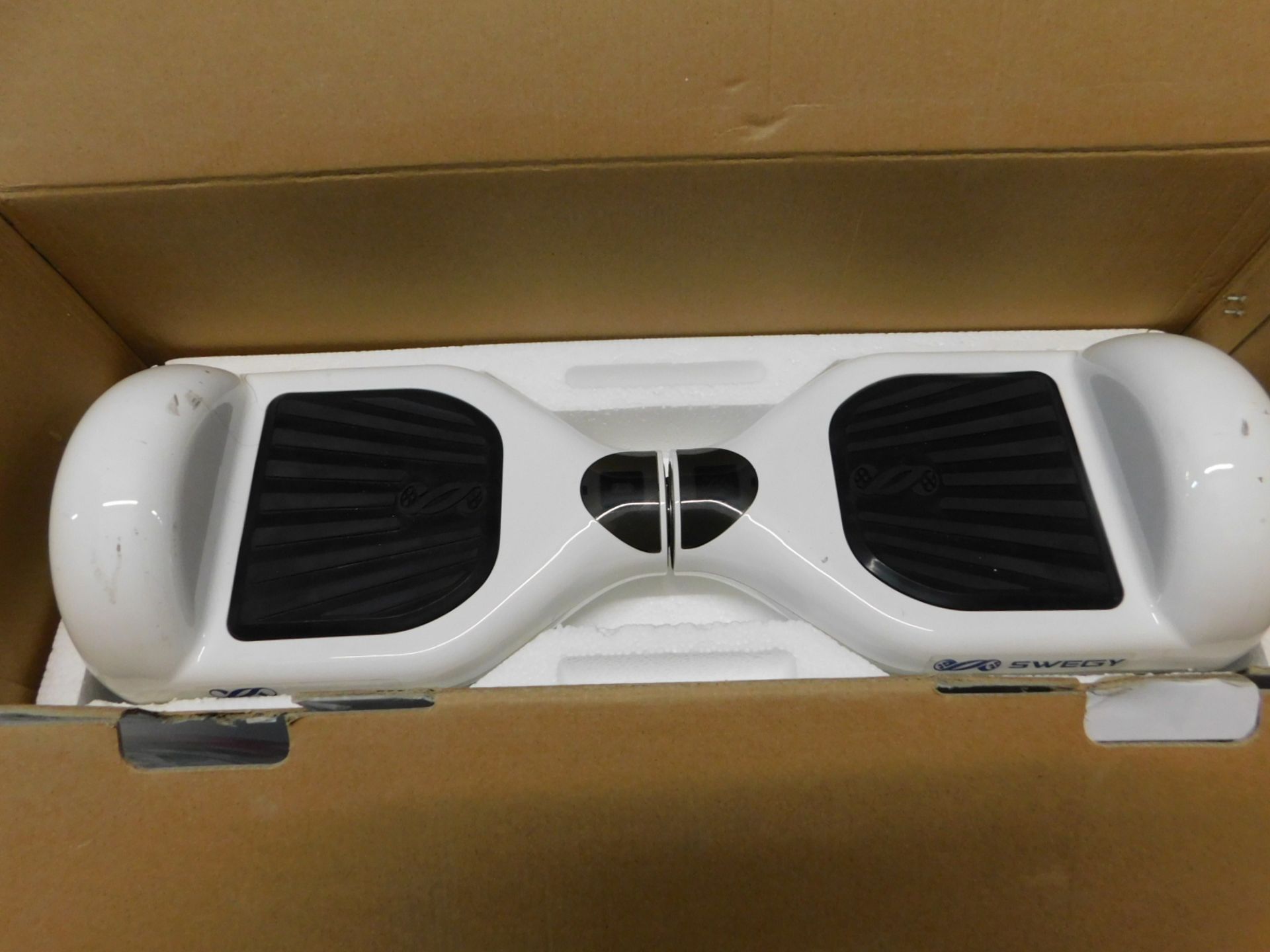 1 BOXED SMART BALANCE WHEEL HOVERBOARD IN WHITE WITH CHARGER RRP Â£299 (TESTED & WORKING)
