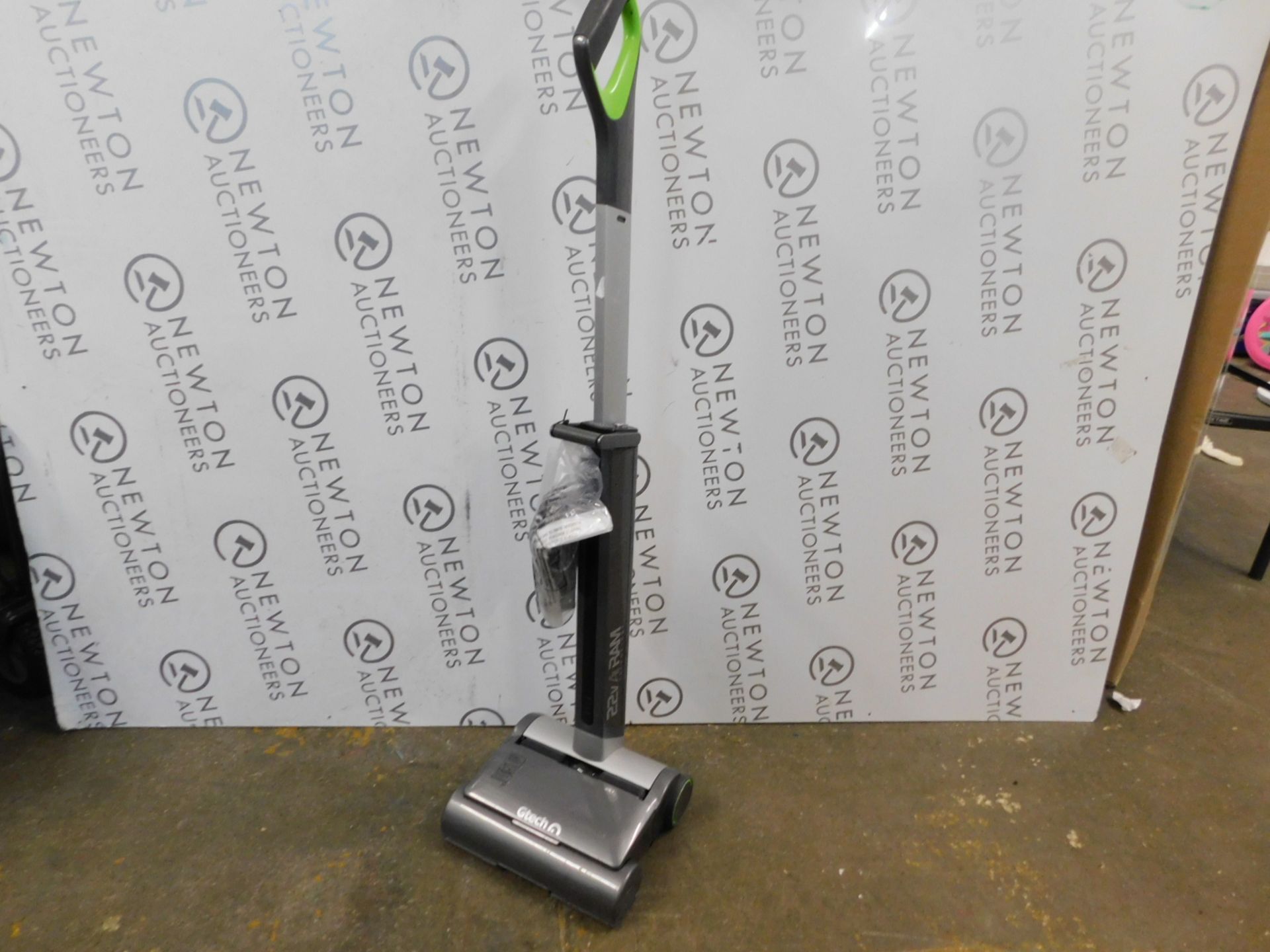 1 GTECH AIR RAM AR20 CORDLESS VACUUM CLEANER RRP Â£249 (NO CHARGER, FAULTY HANDLE)