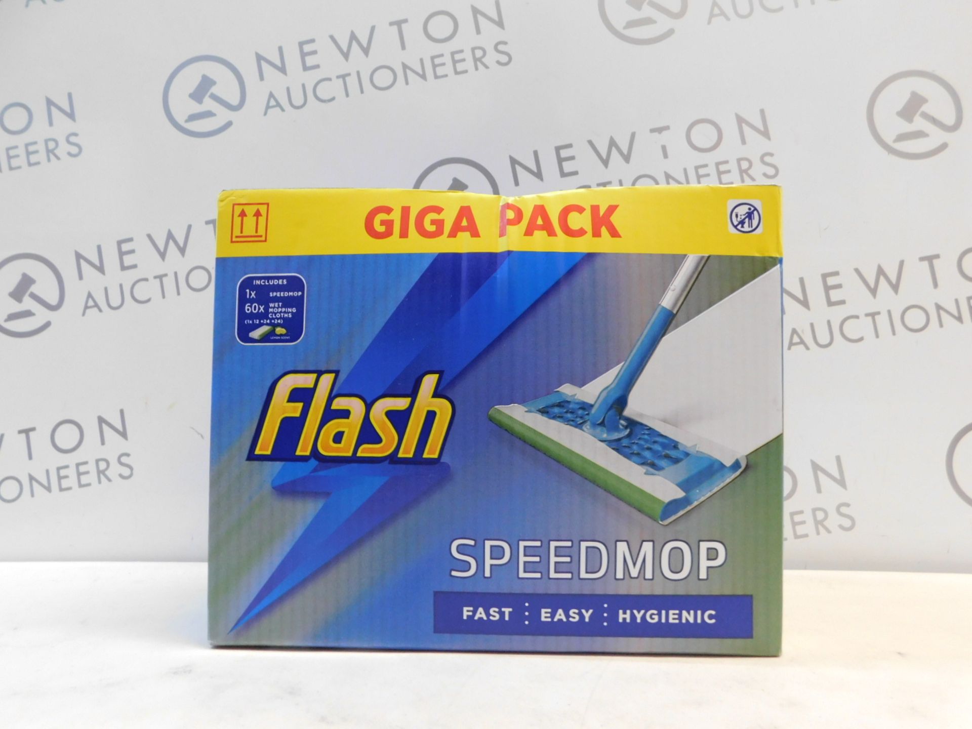 1 BOXED FLASH SPEEDMOP GIGA PACK WITH WET MOPPING CLOTHS RRP Â£44.99