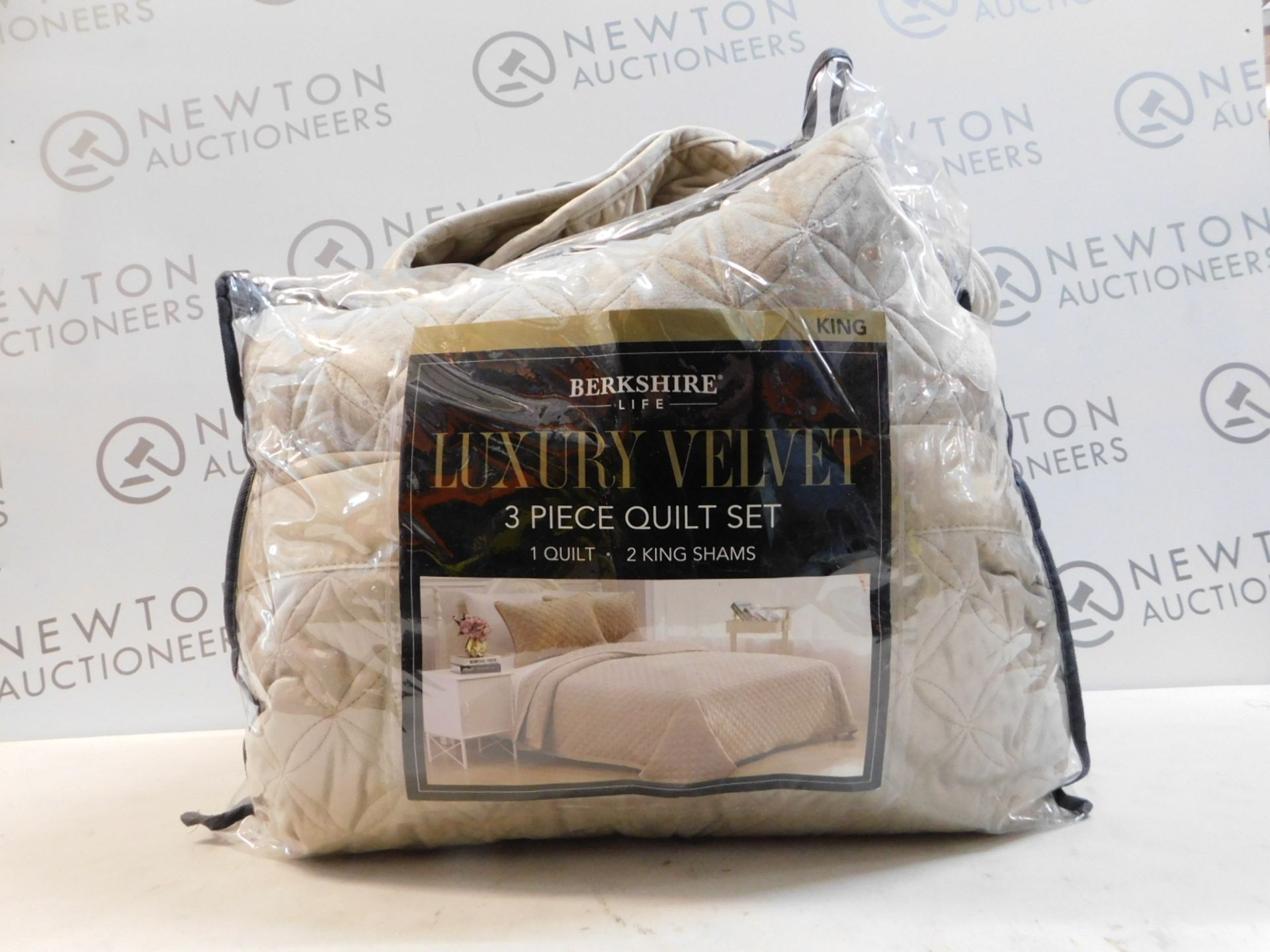 1 BERKSHIRE LIFE LUXURY VELVET 3 PIECE KING SIZE QUILT SET RRP Â£64.99