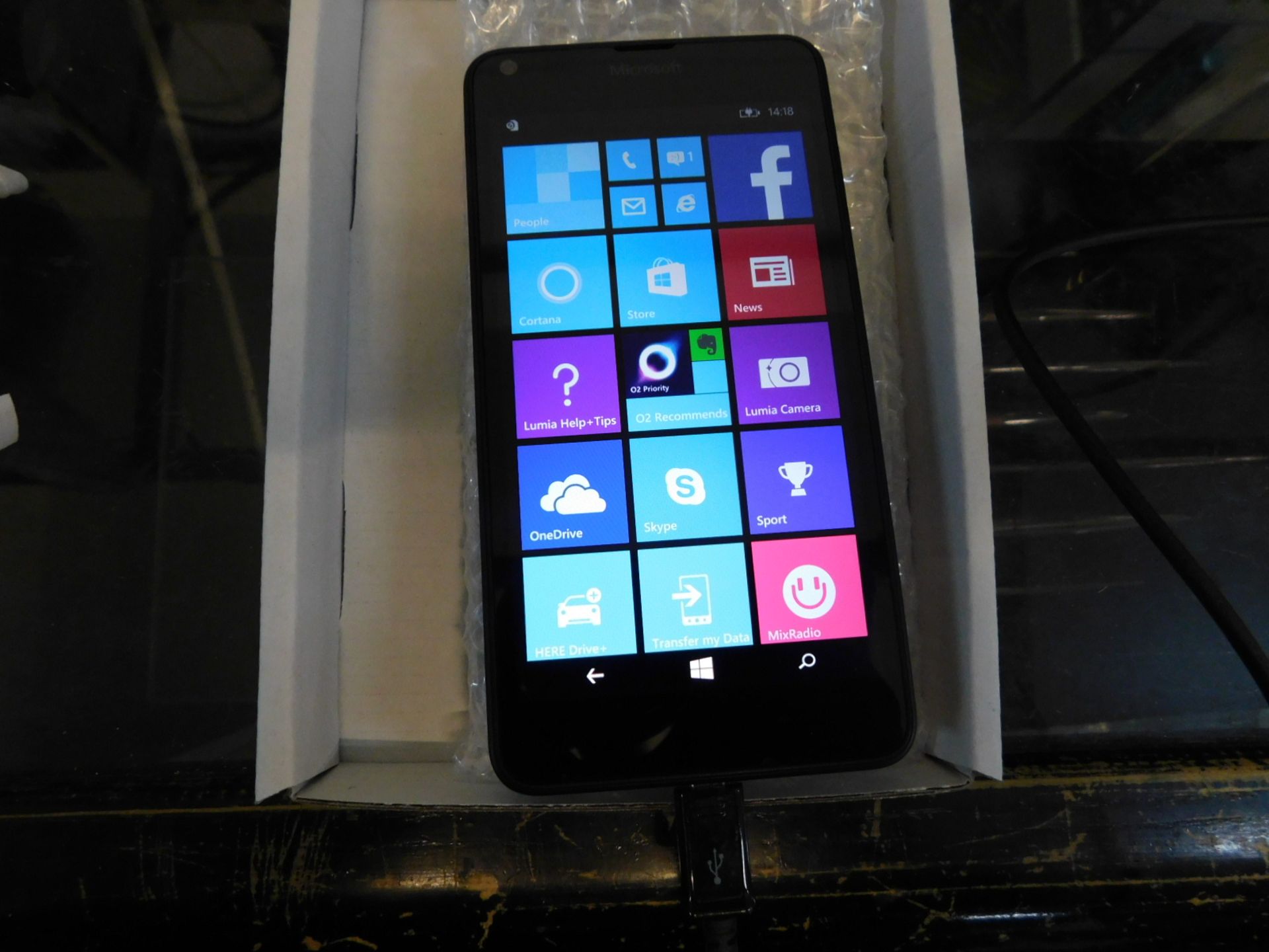 1 MICROSOFT LUMIA 640 LTE 8GB IN BLACK RRP Â£49.99 (SELLER REFURBISHED, WORKING, CHARGING CABLE