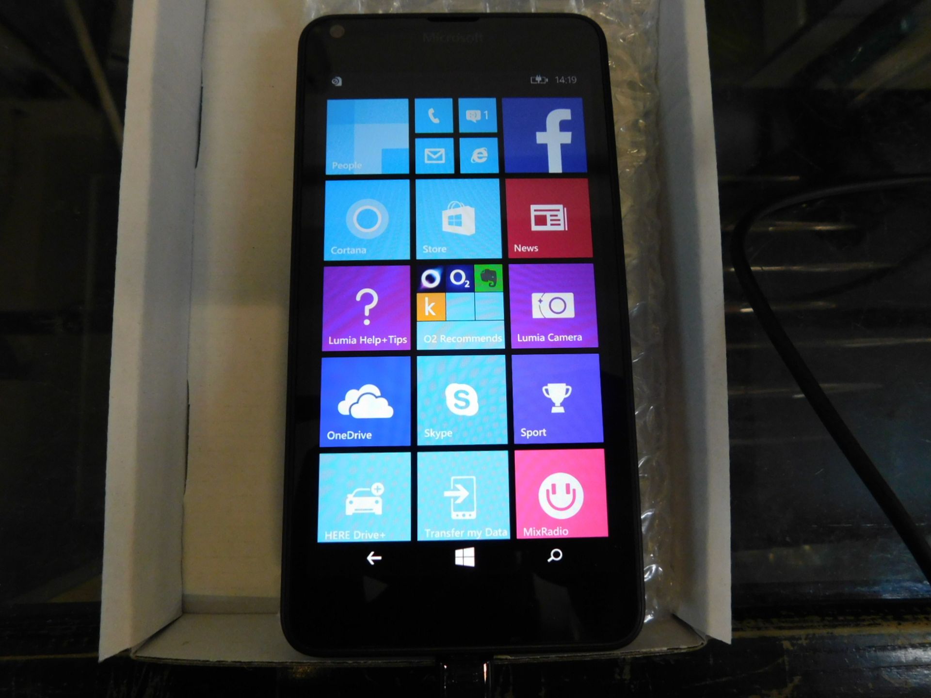 1 MICROSOFT LUMIA 640 LTE 8GB IN BLACK RRP Â£49.99 (SELLER REFURBISHED, WORKING, CHARGING CABLE