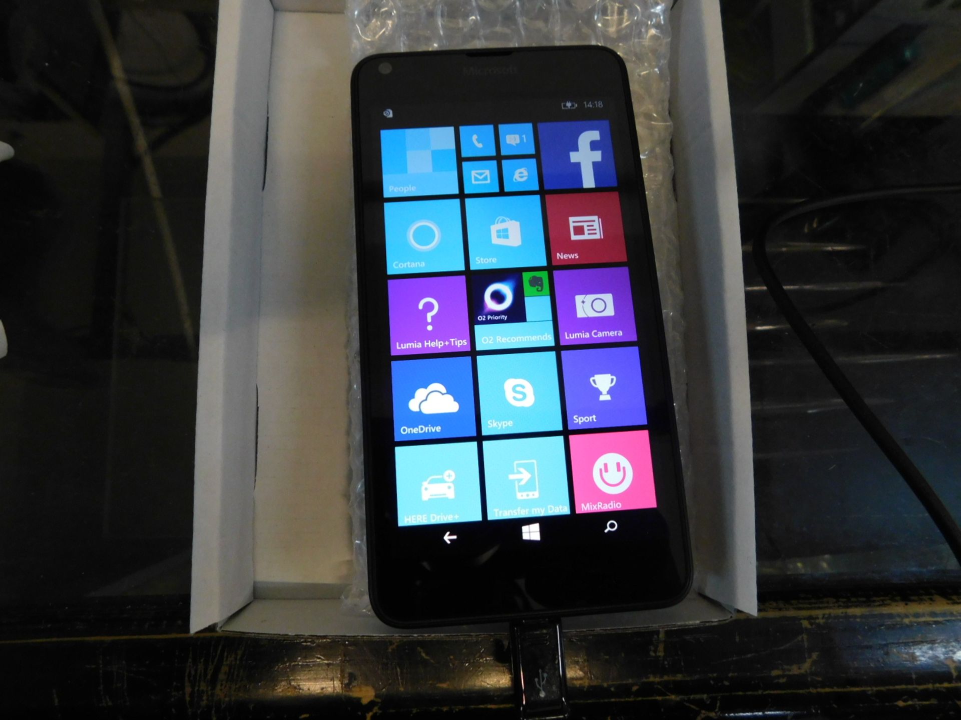 1 MICROSOFT LUMIA 640 LTE 8GB IN BLACK RRP Â£49.99 (SELLER REFURBISHED, WORKING, CHARGING CABLE