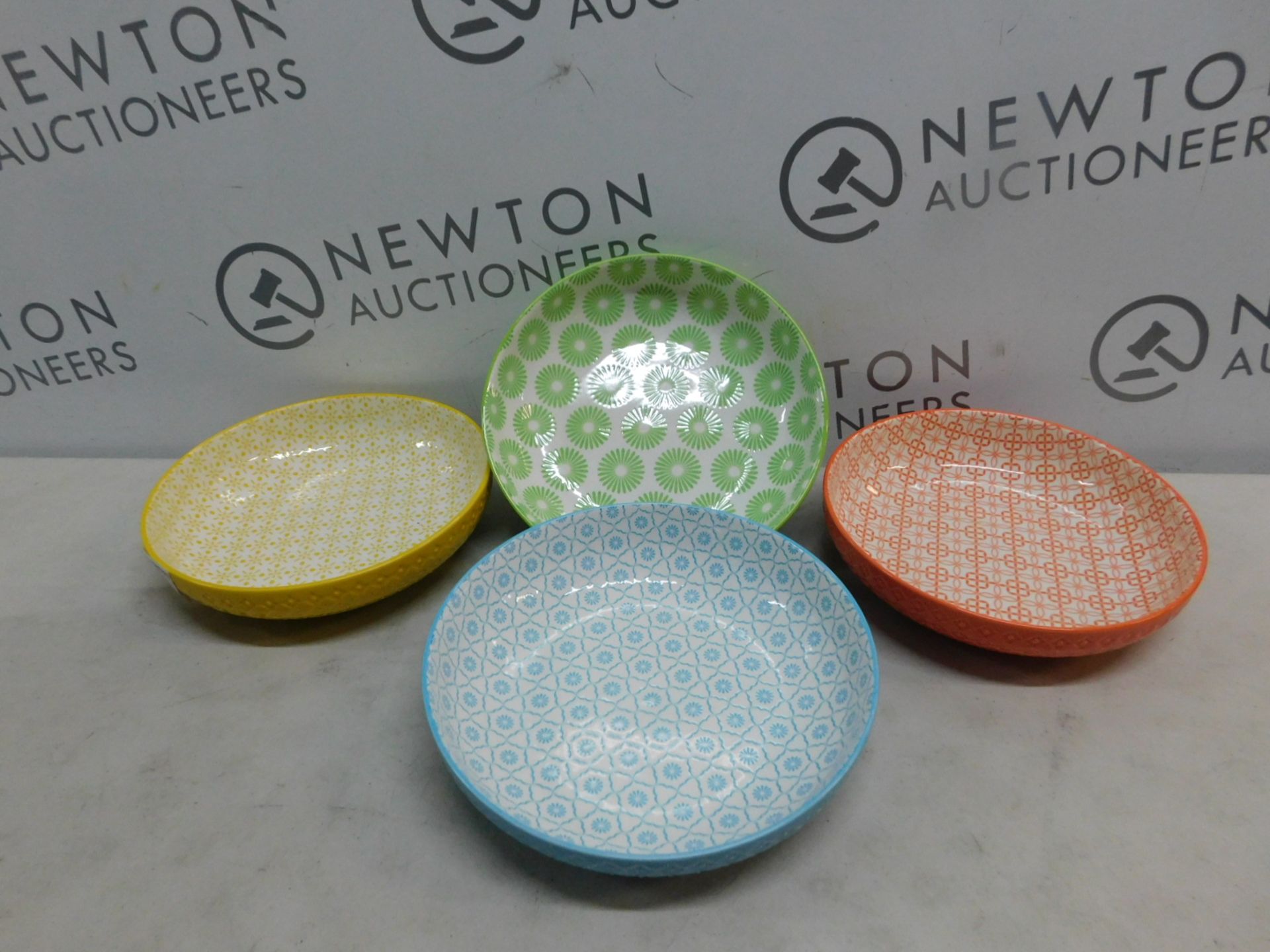 1 SET OF 4 SIGNATURE COLOURFUL BOWLS RRP Â£39.99