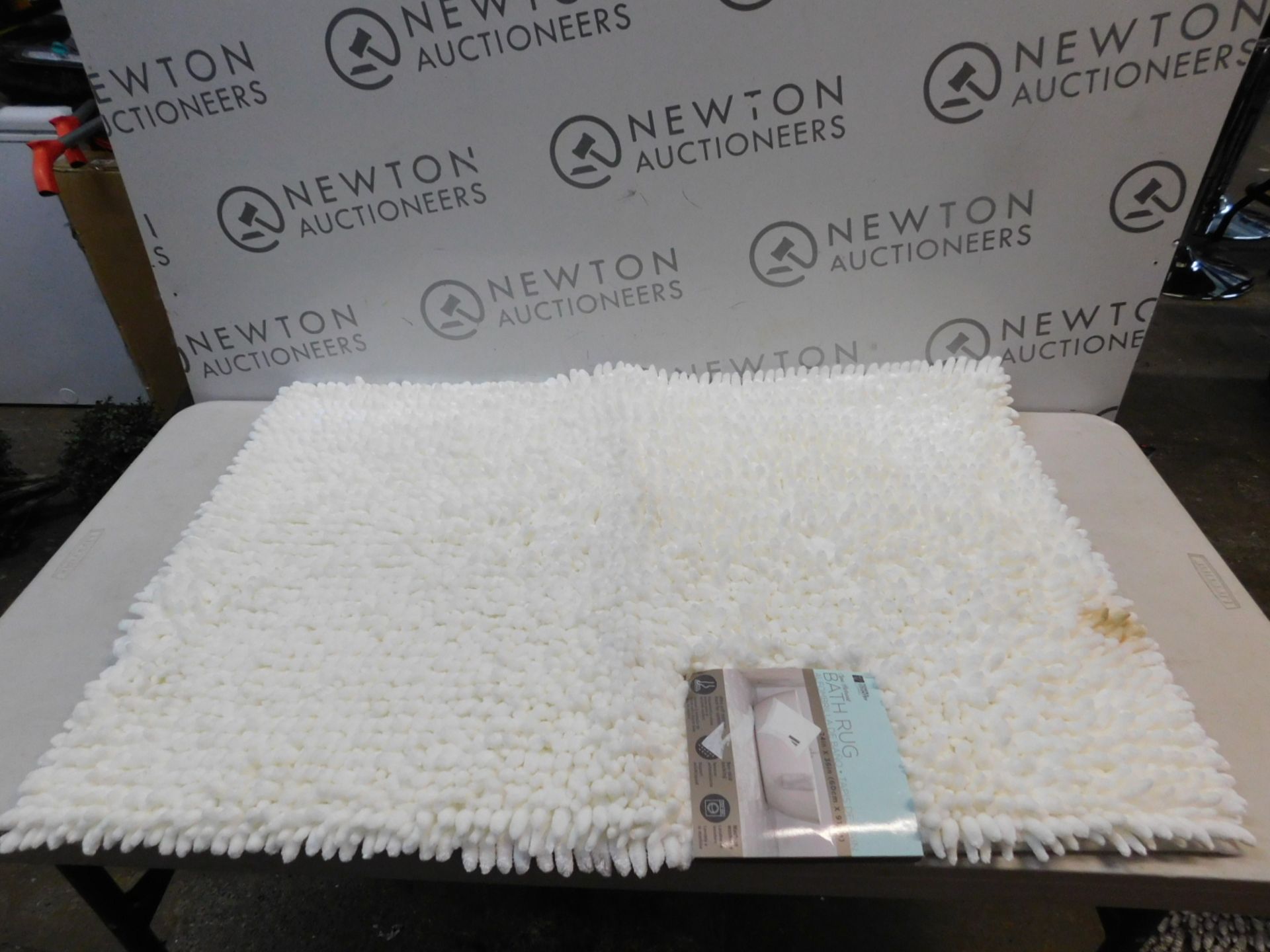 1 TOWN AND COUNTRY CUSHIONED BEIGE SPA RETREAT BATH RUG (60CM X 91CM) RRP 29.99