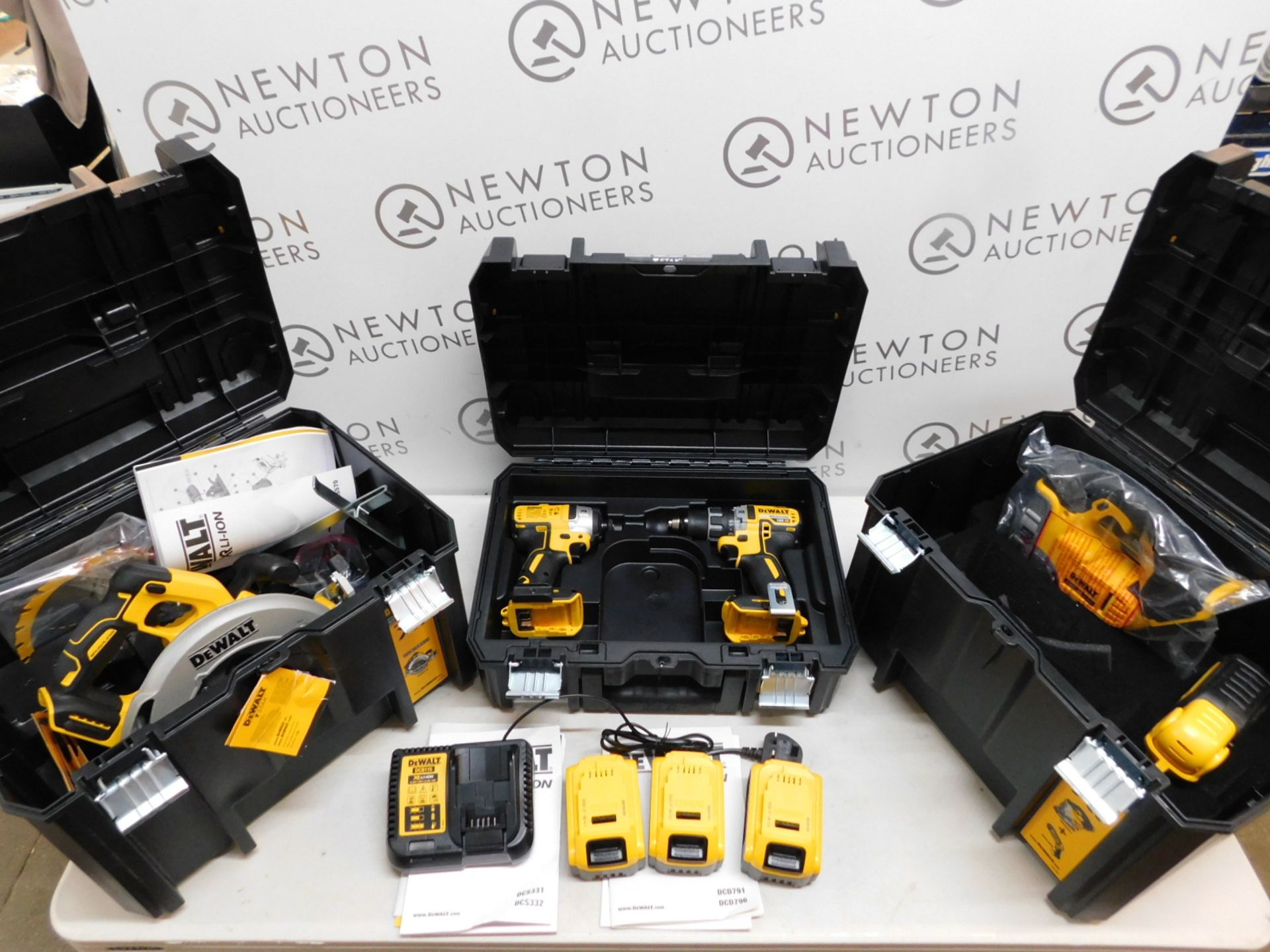 1 DEWALT DCK523P3T 18V XR 5-PIECE POWERTOOL KIT CONSISTS OF: DCD791 COMPACT BRUSHLESS DRILL