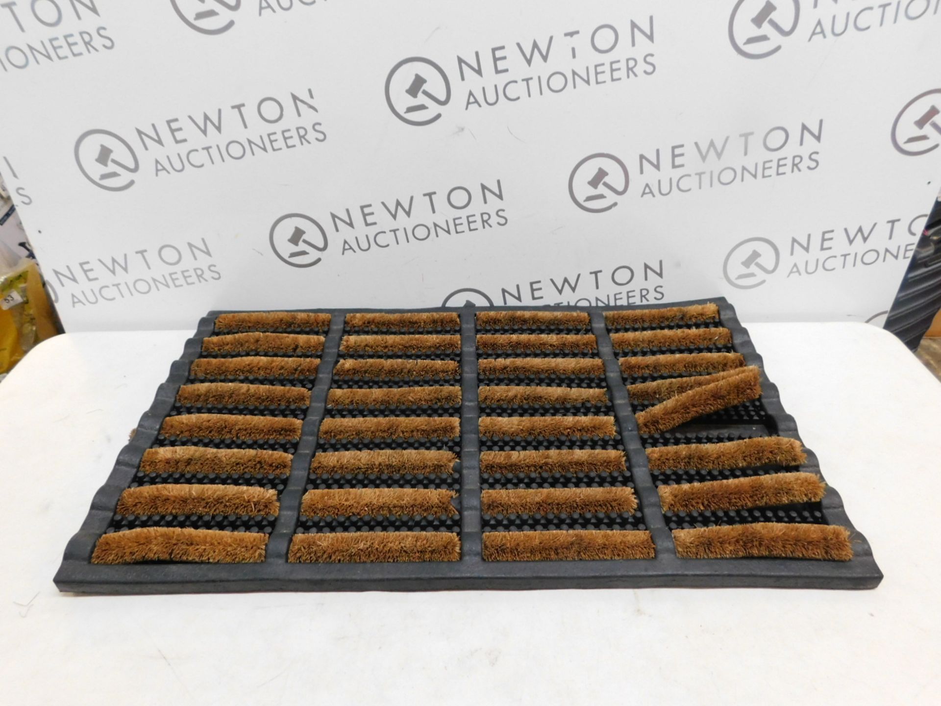 1 HEAVY DUTY ENTRANCE MAT RRP Â£39.99