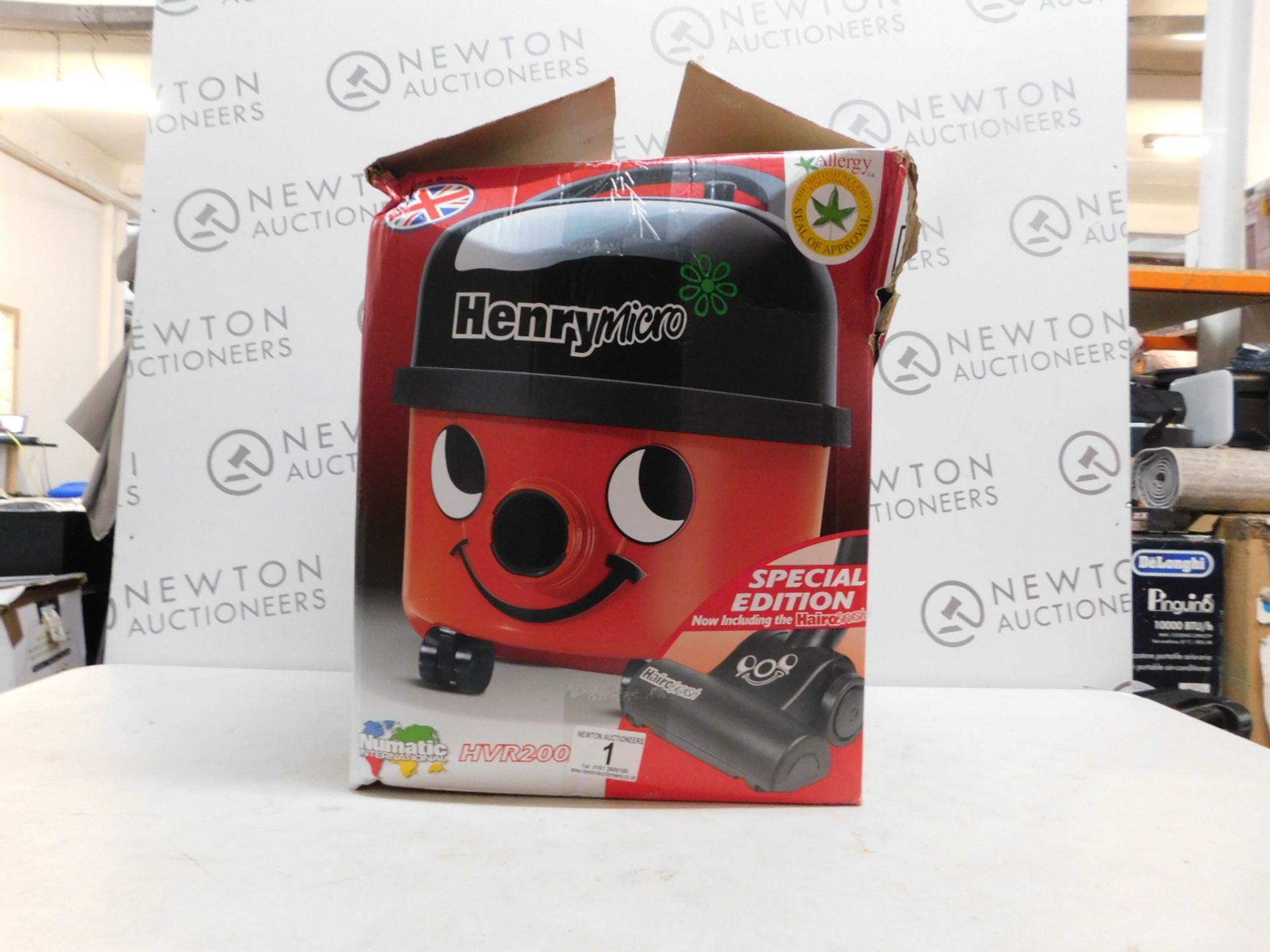 1 BOXED NUMATIC HVR200M HENRY MICRO VACUUM CLEANER WITH ACCESSORIES RRP Â£199.99 (LIKE NEW