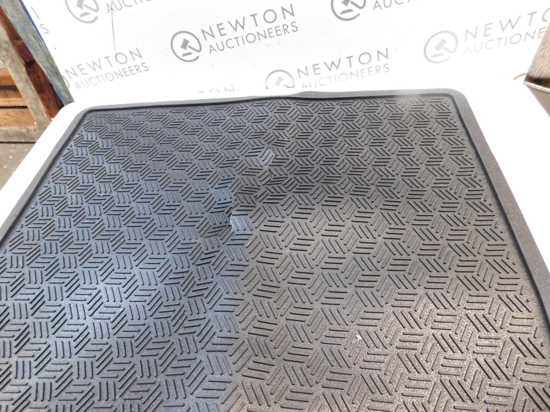 1 LARGE HEAVY DUTY MULTI PURPOSE RUBBER MAT RRP Â£19