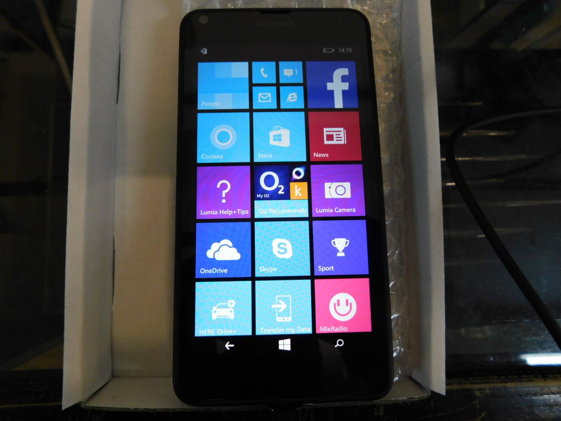 1 MICROSOFT LUMIA 640 LTE 8GB IN BLACK RRP Â£49.99 (SELLER REFURBISHED, WORKING, CHARGING CABLE