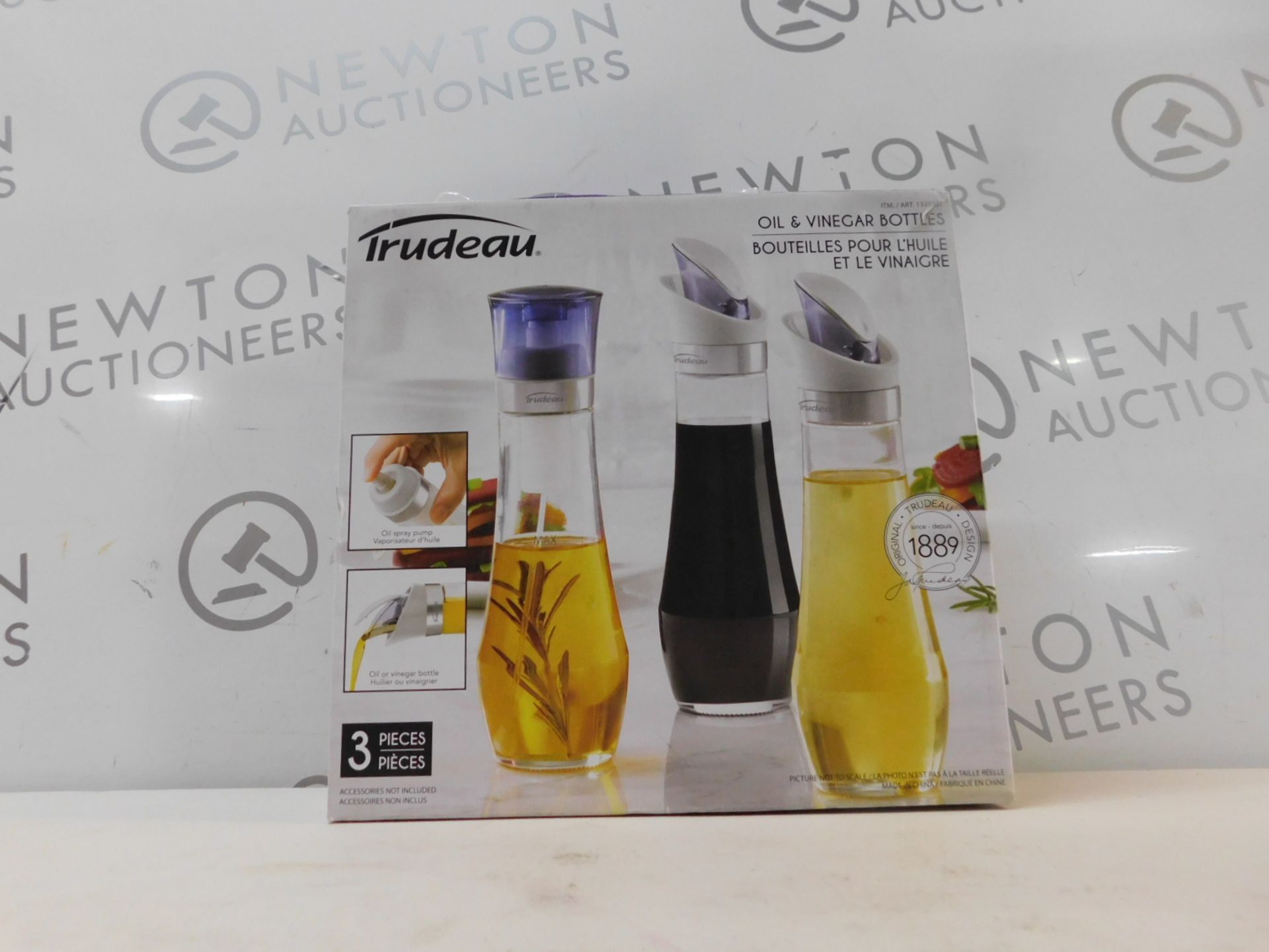 1 BOXED TRUDEAU OIL & VINEGAR BOTTLES RRP Â£29.99