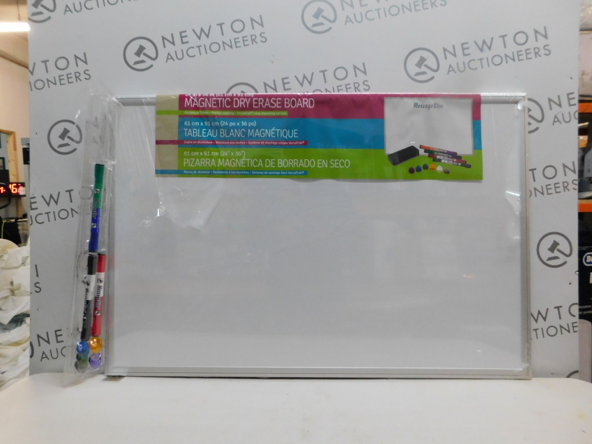 1 MESSAGESTOR WHITE BOARD WITH MARKER AND ACCESSORIES RRP Â£29.99