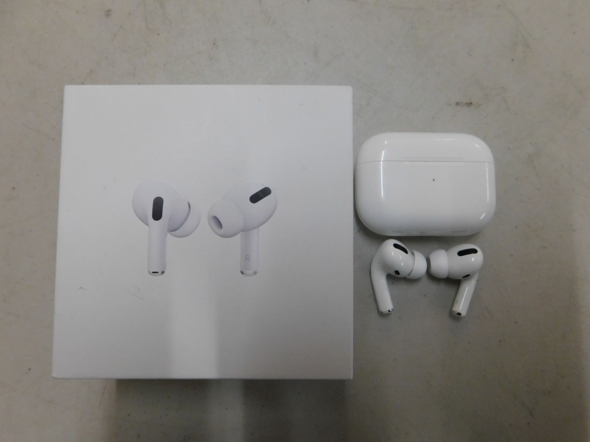 1 BOXED PAIR OF APPLE AIRPODS PRO BLUETOOTH EARPHONES WITH WIRELESS CHARGING CASE RRP Â£229.99
