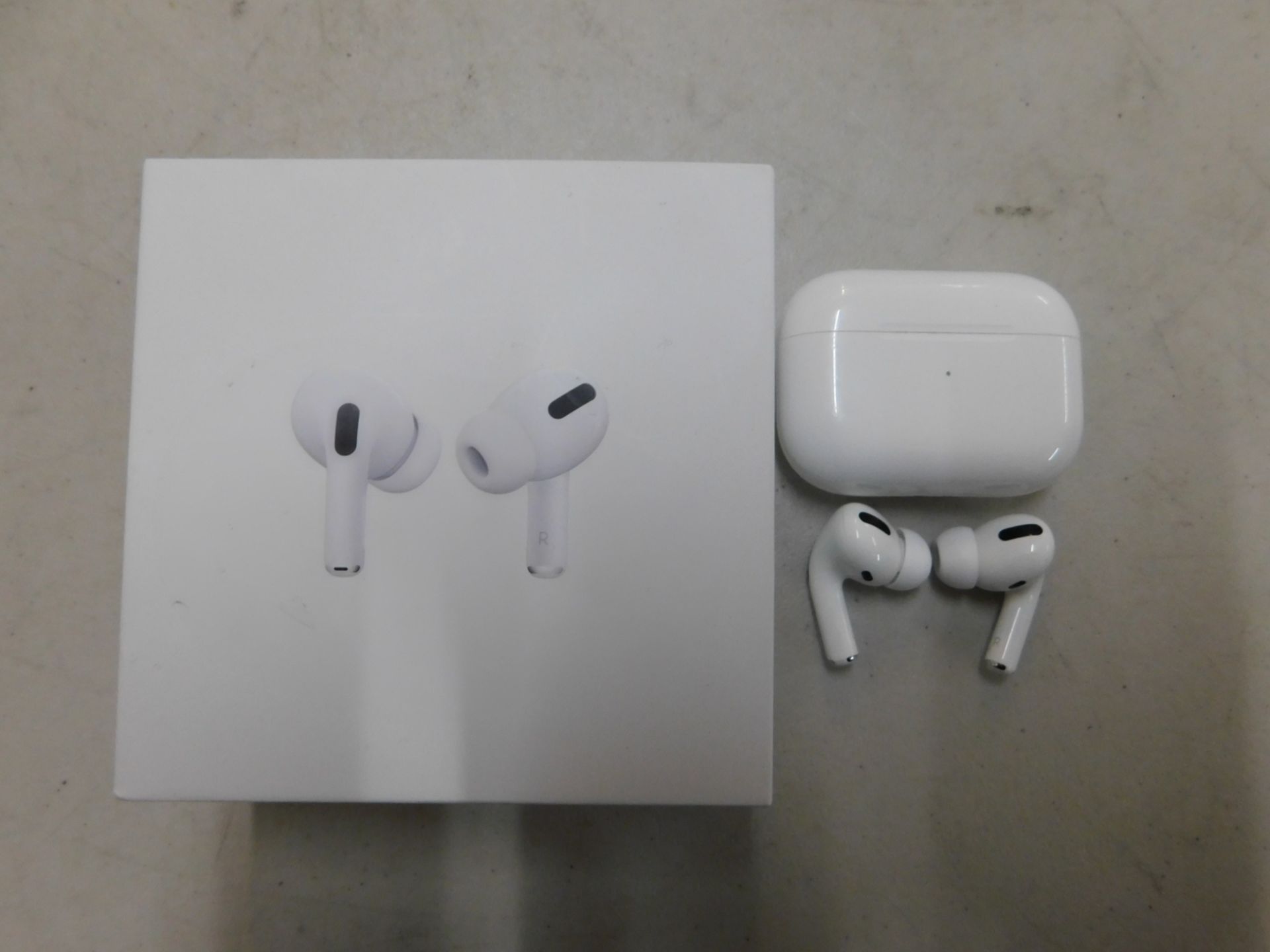 1 BOXED PAIR OF APPLE AIRPODS PRO BLUETOOTH EARPHONES WITH WIRELESS CHARGING CASE RRP Â£229.99