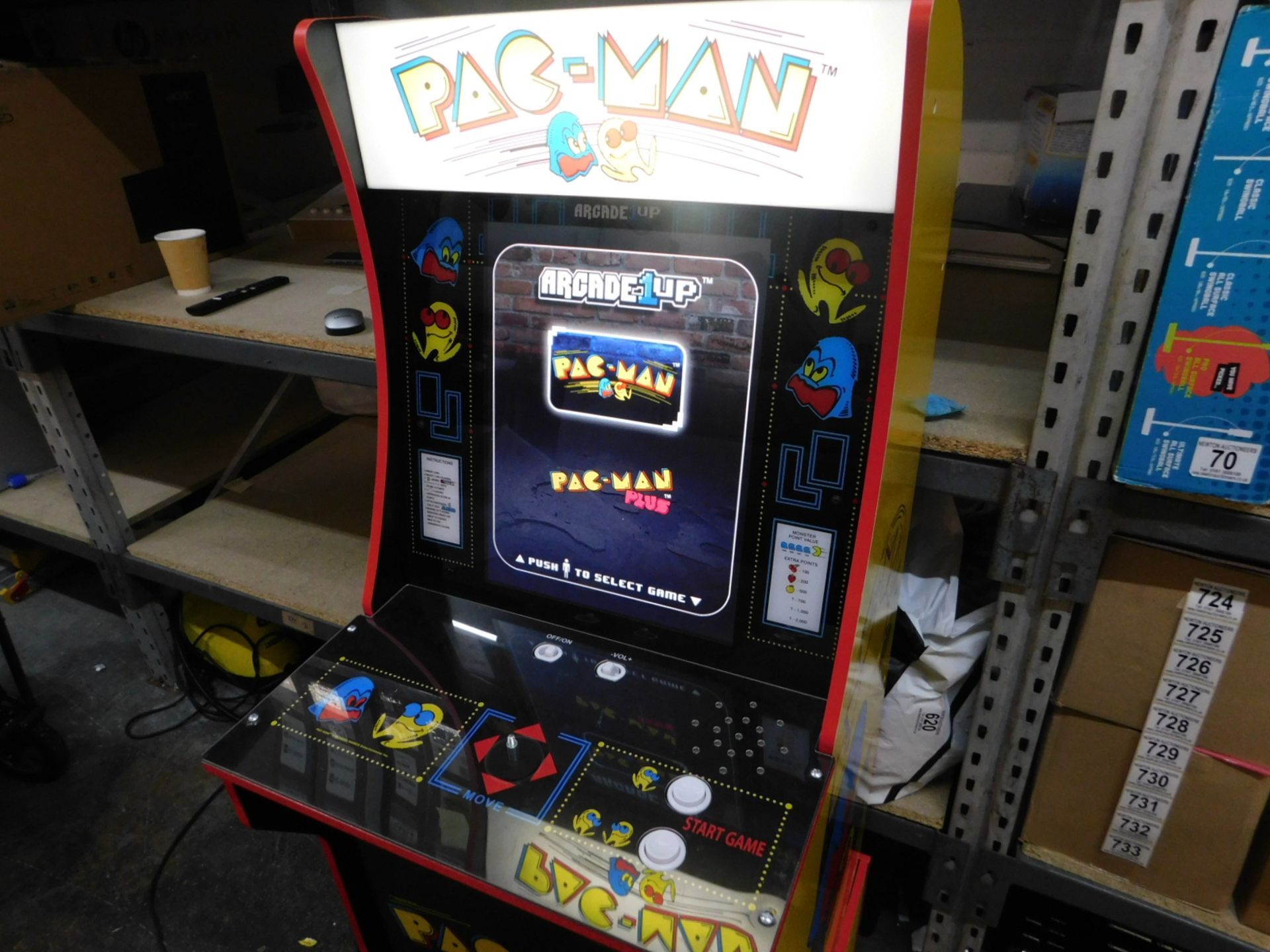 1 ARCADE 1UP PACMAN GAMING MACHINE WITH RISER WITH CHARGER RRP Â£349 (POWERS ON)