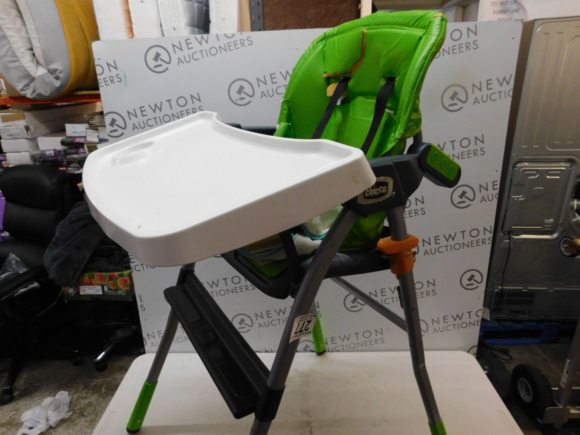 1 CHICCO HIGHCHAIR IN GREEN RRP Â£149