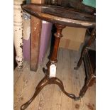 Circular topped mahogany drinks table on tricorn base