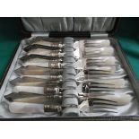 Boxed set of 6 pearl handled plated fish eaters