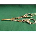 Pair of silver grape shears with fox and grape decoration (London 1907)