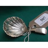 Scallop shell silver caddy spoon (London 1829)