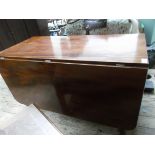 Mahogany drop leaf dining table on tapering turned legs (43" x 60" when fully extended)