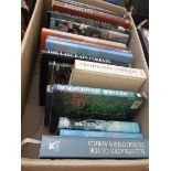 Box of books on mixed subjects,