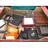 Valuable sel. of photographic equipment incl. unused panchromatic plates, lenses etc.