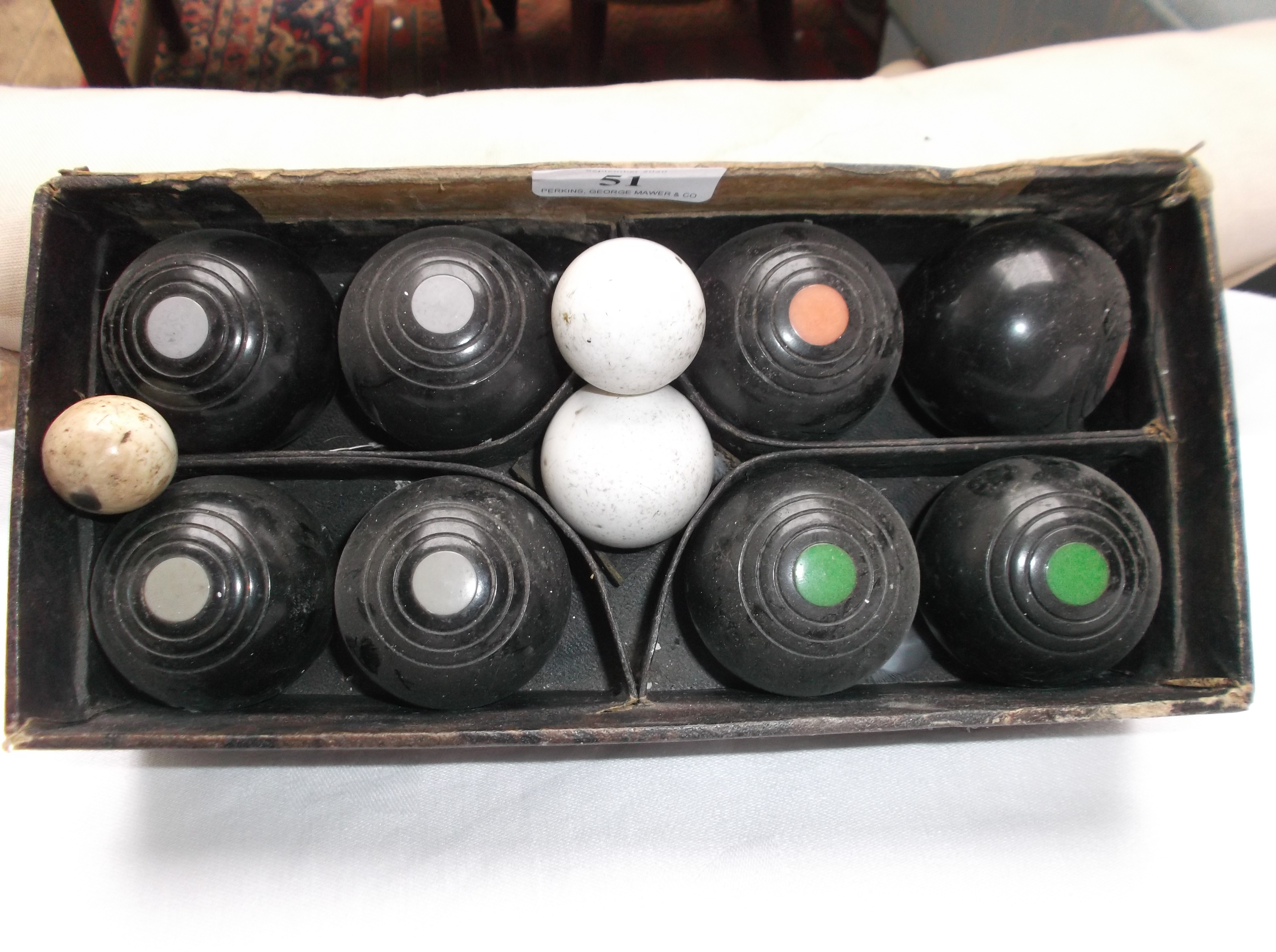 Set of carpet bowls