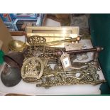 Various small brass items incl. door furniture, cow bells, ladle etc.