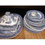 Selection of blue and white willow pattern ware incl.