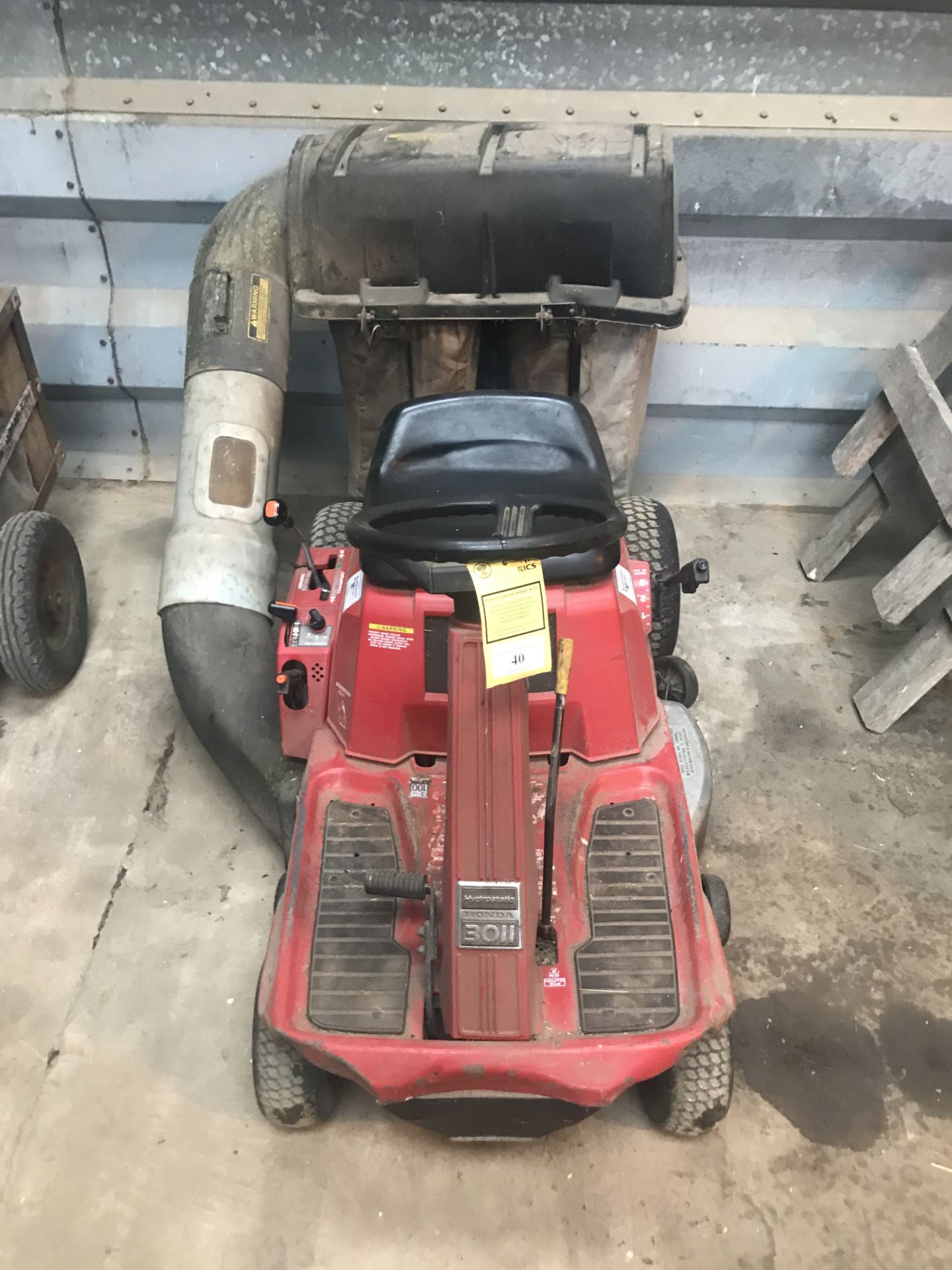 HONDA 3011 HYDROSTATIC RIDE ON MOWER