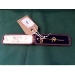 Cased gold Fox Hunting brooch with mask and horseshoe in presentation case