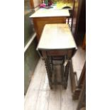 Neat double gate leg drop leaf occasional table with turned bobbin supports