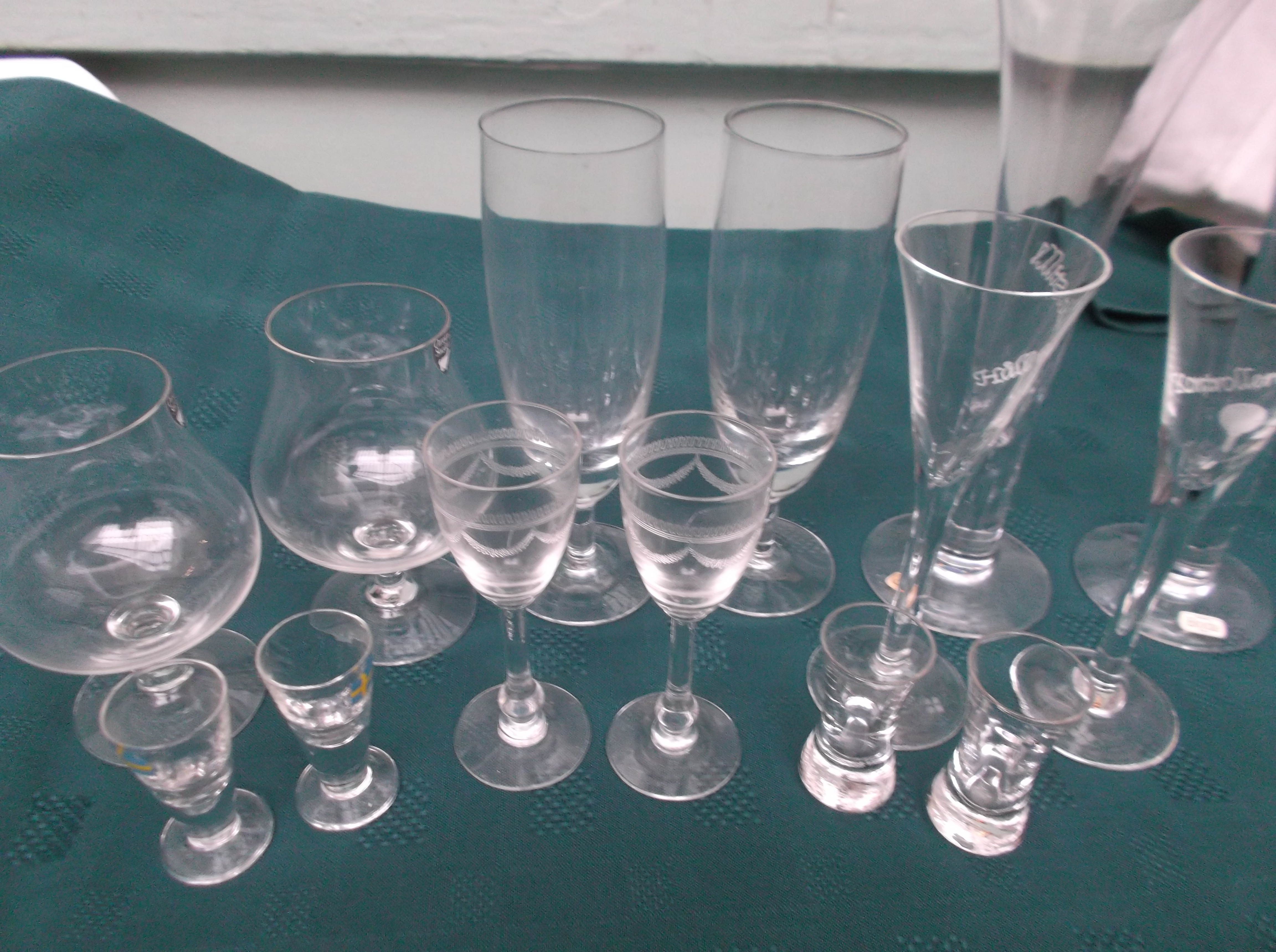 Second tray of Swedish drinking glasses incl. brandy balloons, liqueurs, tots, ales etc.