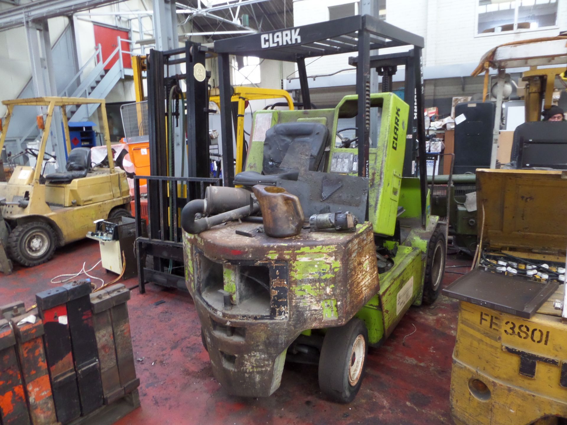 CLARK DPM30 Plant Diesel - VIN: M3752454GEF6970 - Year: 1990 - 4,096 Hours - Duplex Forklift - Image 7 of 8