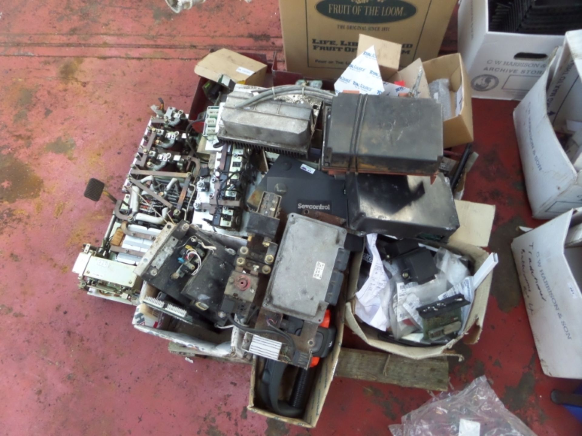 LARGE QUANTITY OF VARIOUS FORKLIFT ELECTRONIC SPARES - Image 2 of 2