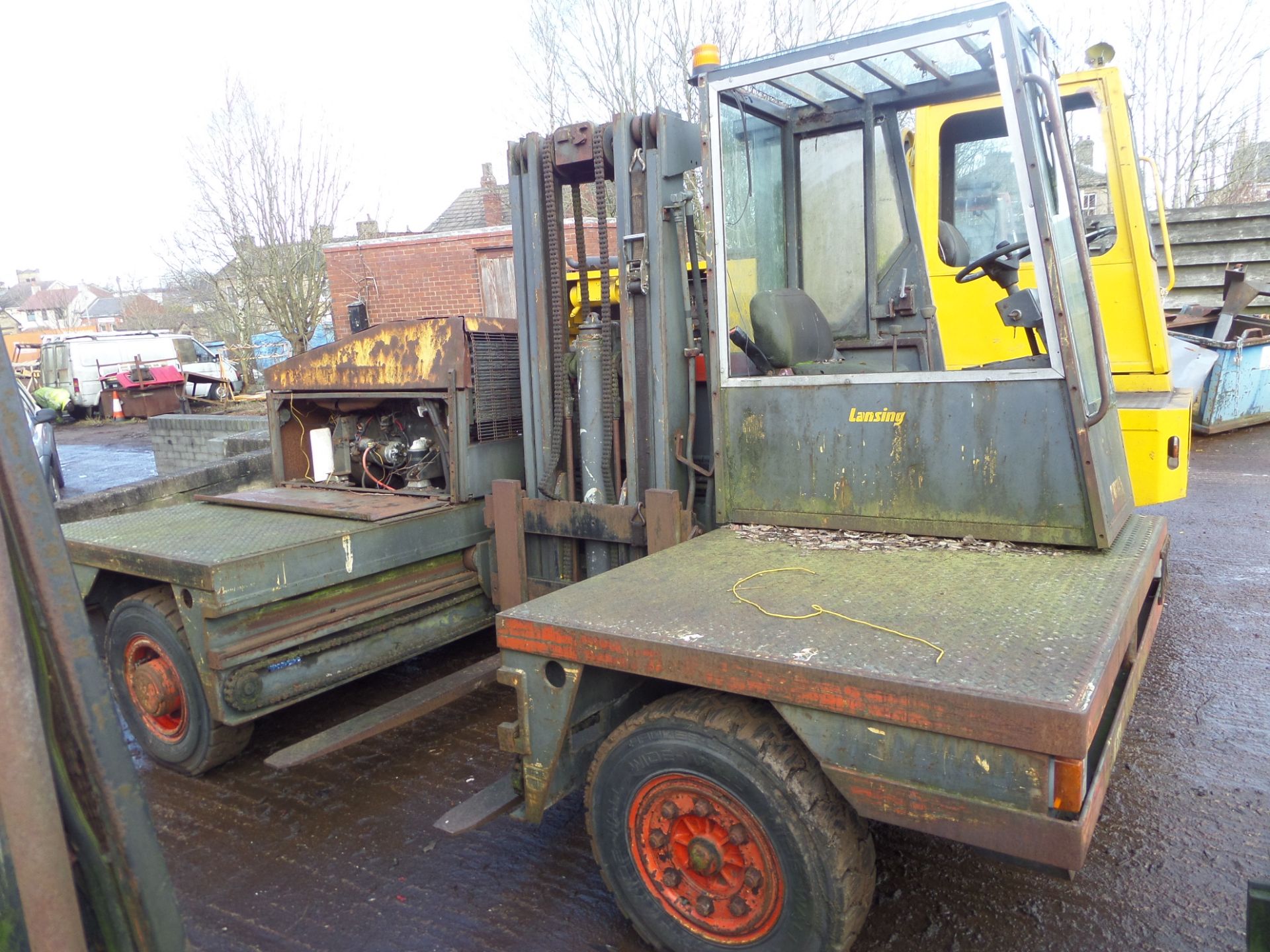 LANSING SIDE LOADER - HOURS: 4,194 - Image 2 of 6