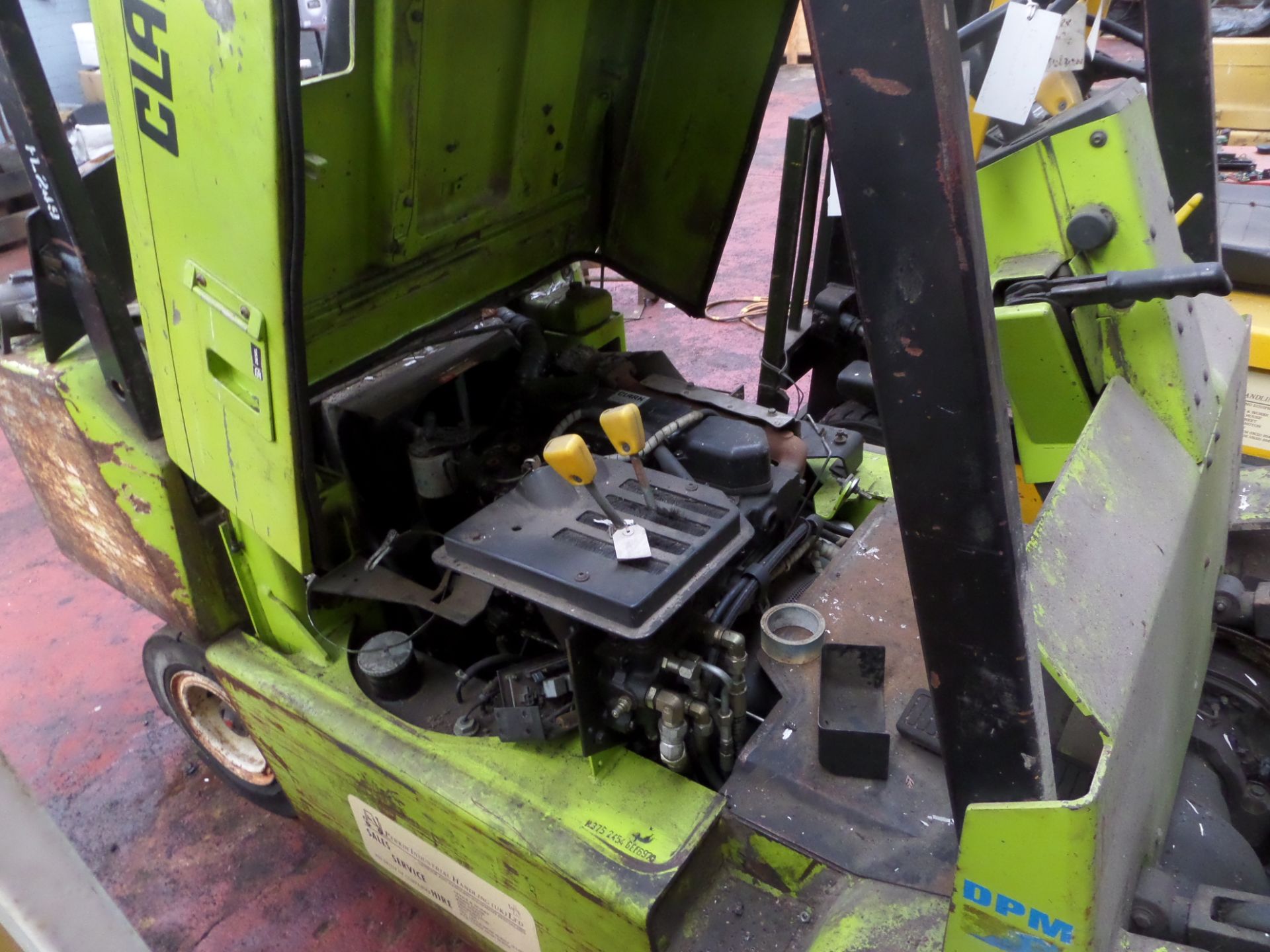 CLARK DPM30 Plant Diesel - VIN: M3752454GEF6970 - Year: 1990 - 4,096 Hours - Duplex Forklift - Image 3 of 8