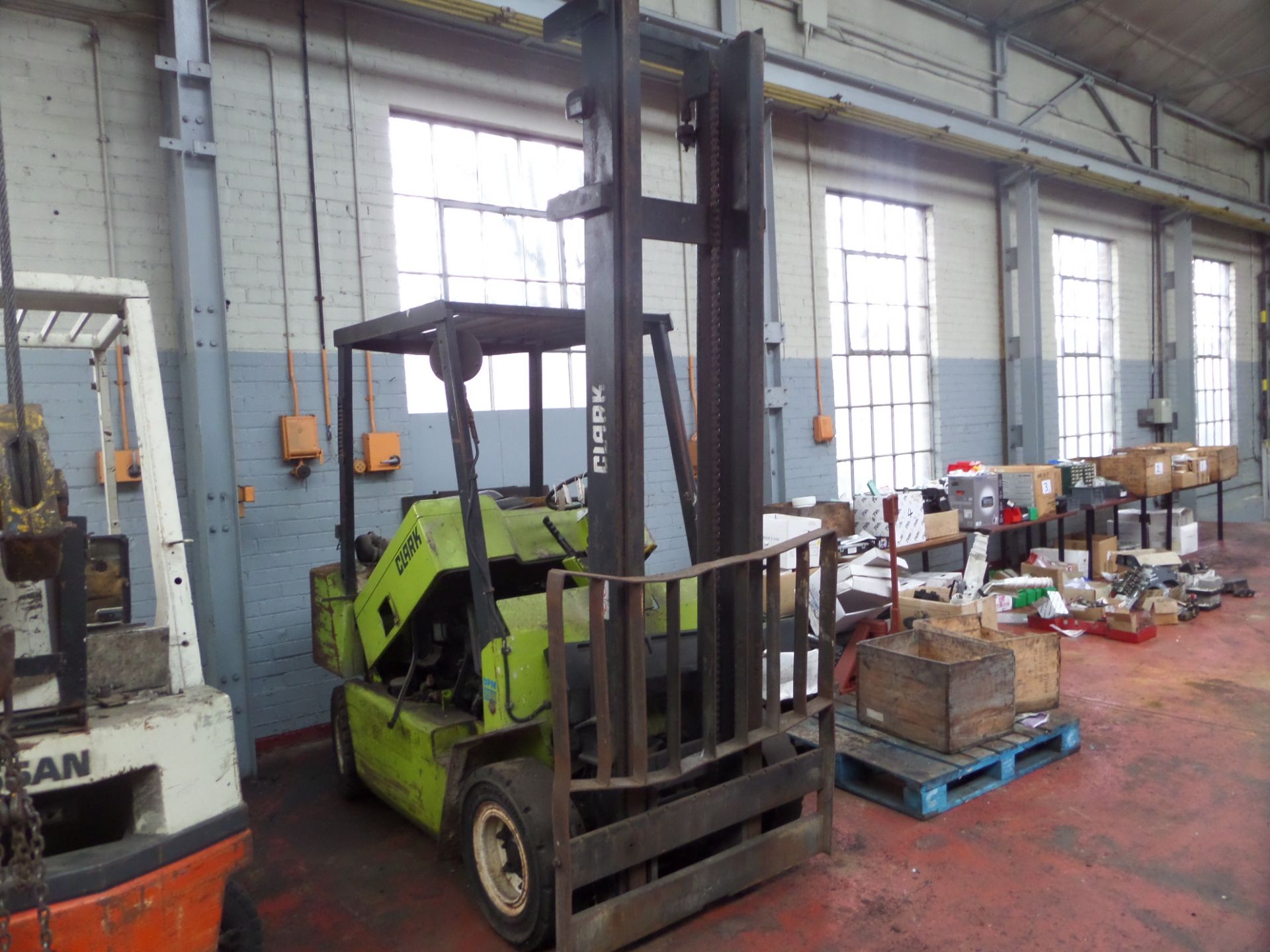 CLARK DPM 25N Plant Diesel - VIN: M3750334CEF6970 - Year: . - . Hours - Duplex Forklift - Image 2 of 4