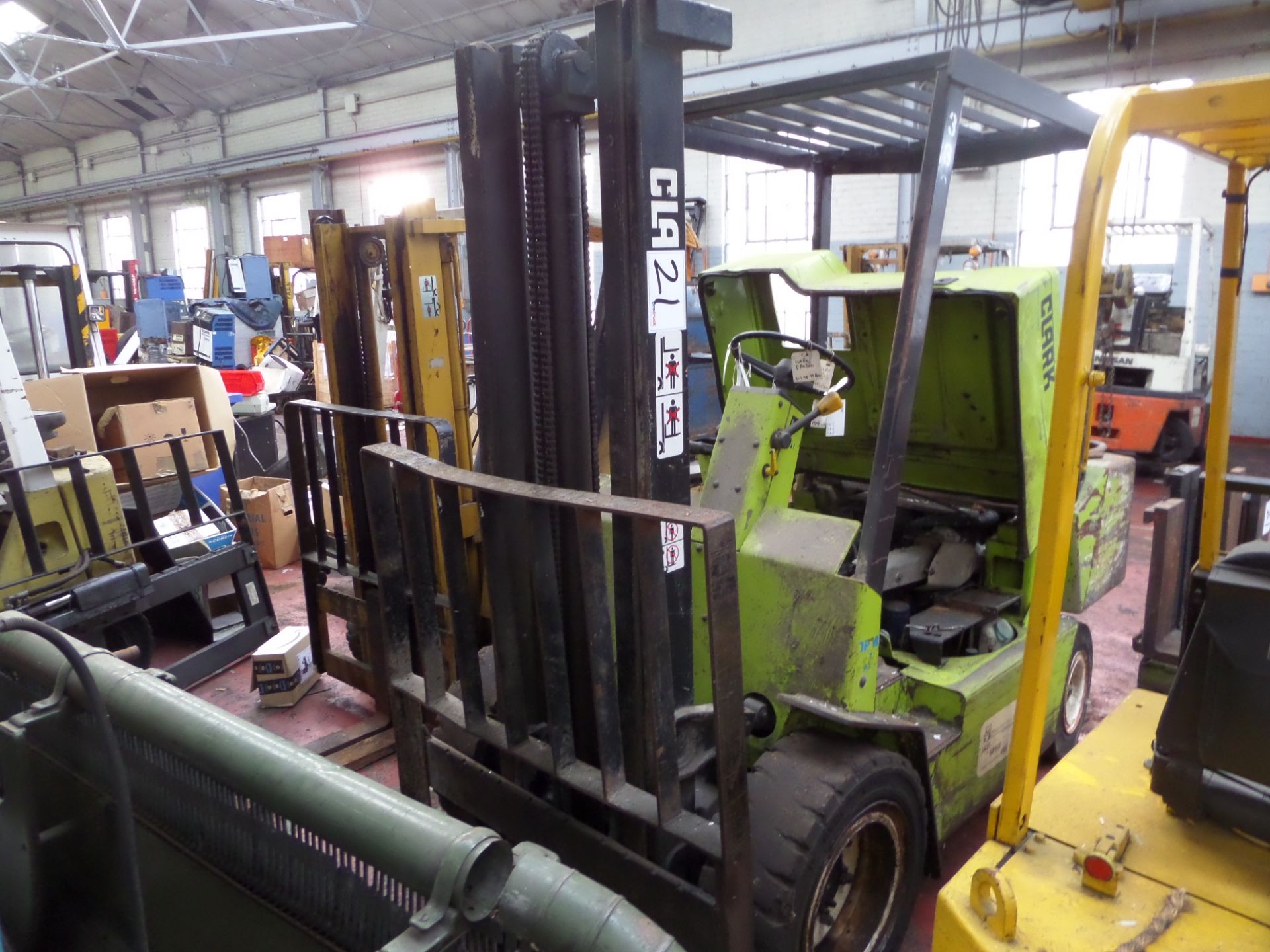 CLARK DPM30 Plant Diesel - VIN: M3752454GEF6970 - Year: 1990 - 4,096 Hours - Duplex Forklift